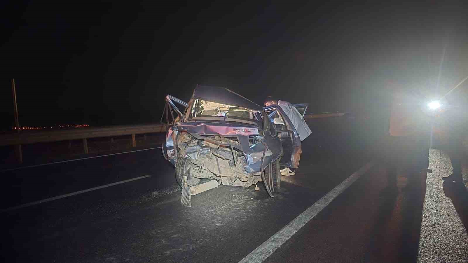 Gaziantep’te 2 otomobil çarpıştı: 1’i ağır 2 yaralı
