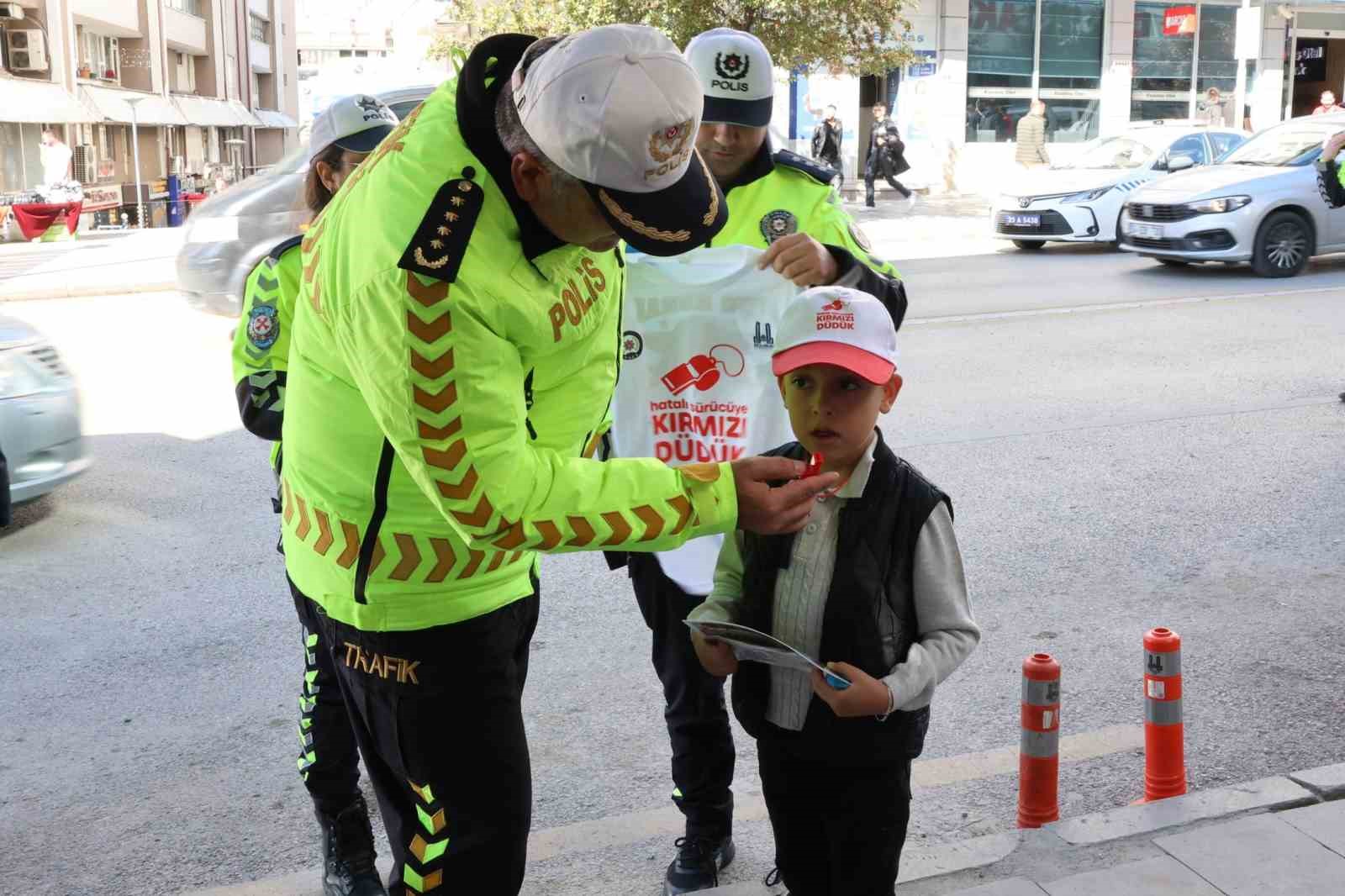 Erzurum’da polisten "Önce Yaya" farkındalığı uygulaması
