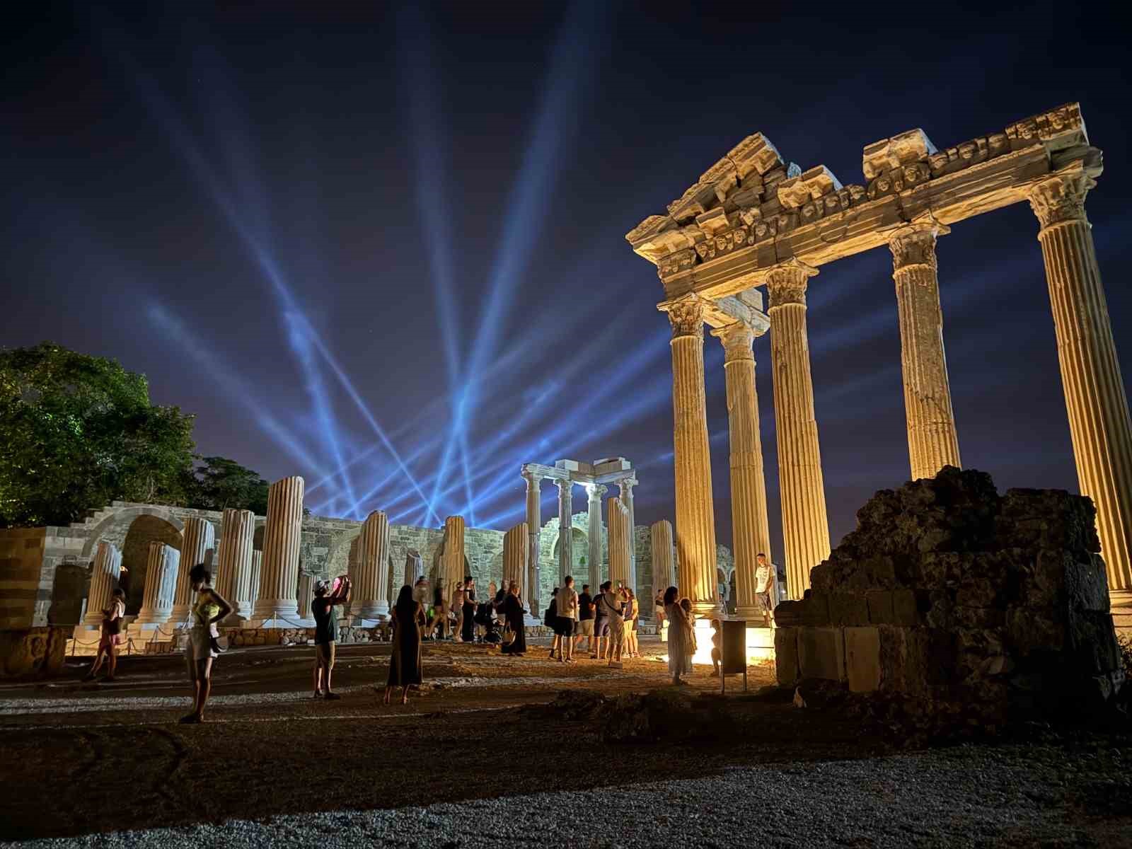 Efes, Side ve Galata Kulesi&rsquo;nde gece ziyaretleri 2 Kasım&rsquo;a kadar uzatıldı
