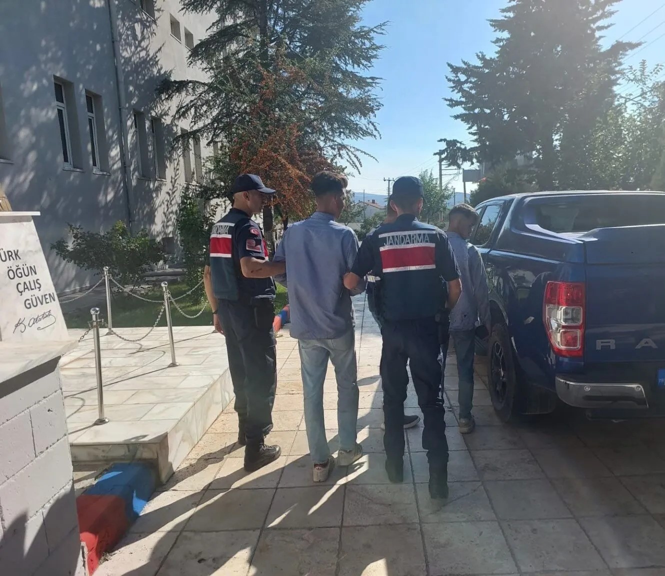 Isparta&rsquo;da 81 yabancı uyruklu d&uuml;zensiz g&ouml;&ccedil;men yakalandı
