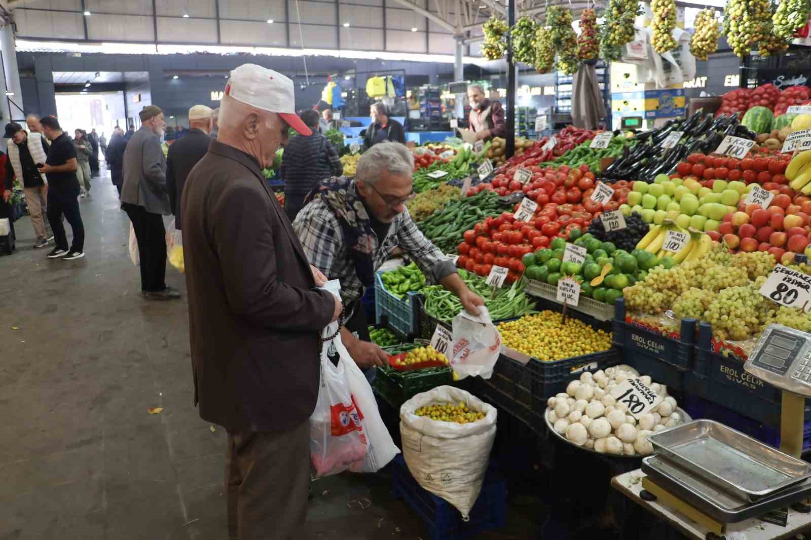 Kalp dostu &rsquo;alı&ccedil;&rsquo; meyvesi tezg&acirc;hlardaki yerini aldı
