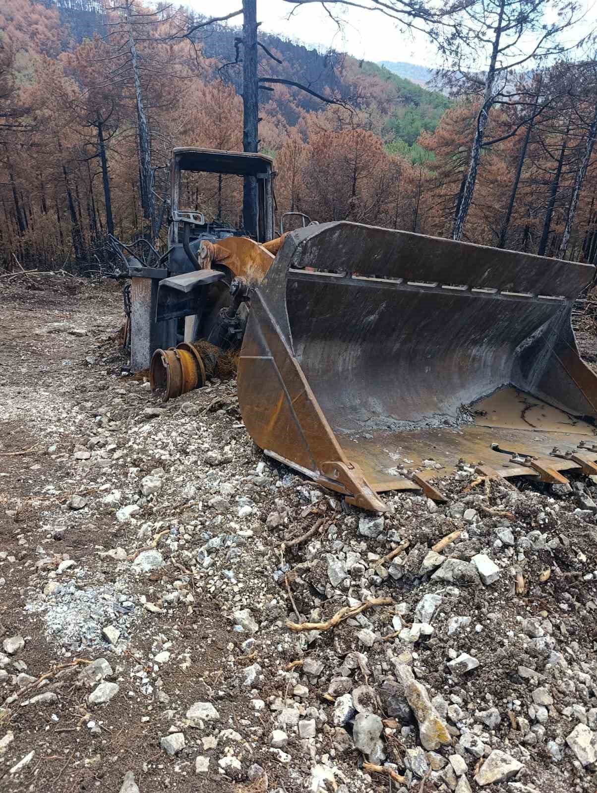 10 kişinin şehit olduğu yangınlarda k&uuml;l olan iş makinelerinden sonuncusu kaldırıldı
