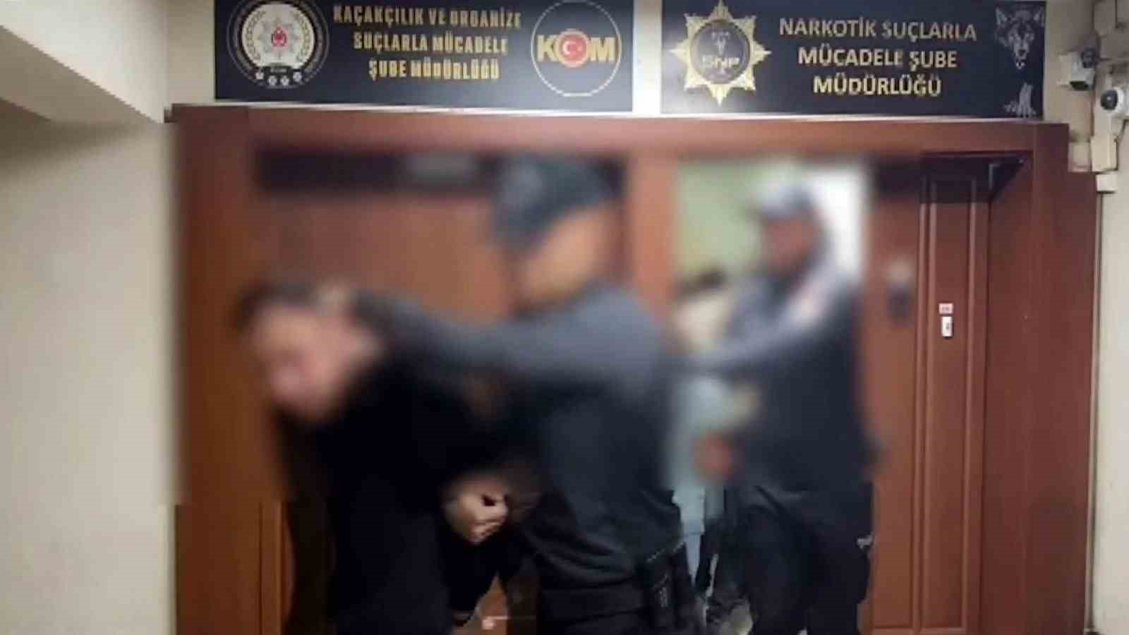 Sokak satıcılarına b&uuml;y&uuml;k darbe: 12 şahıs tutuklandı
