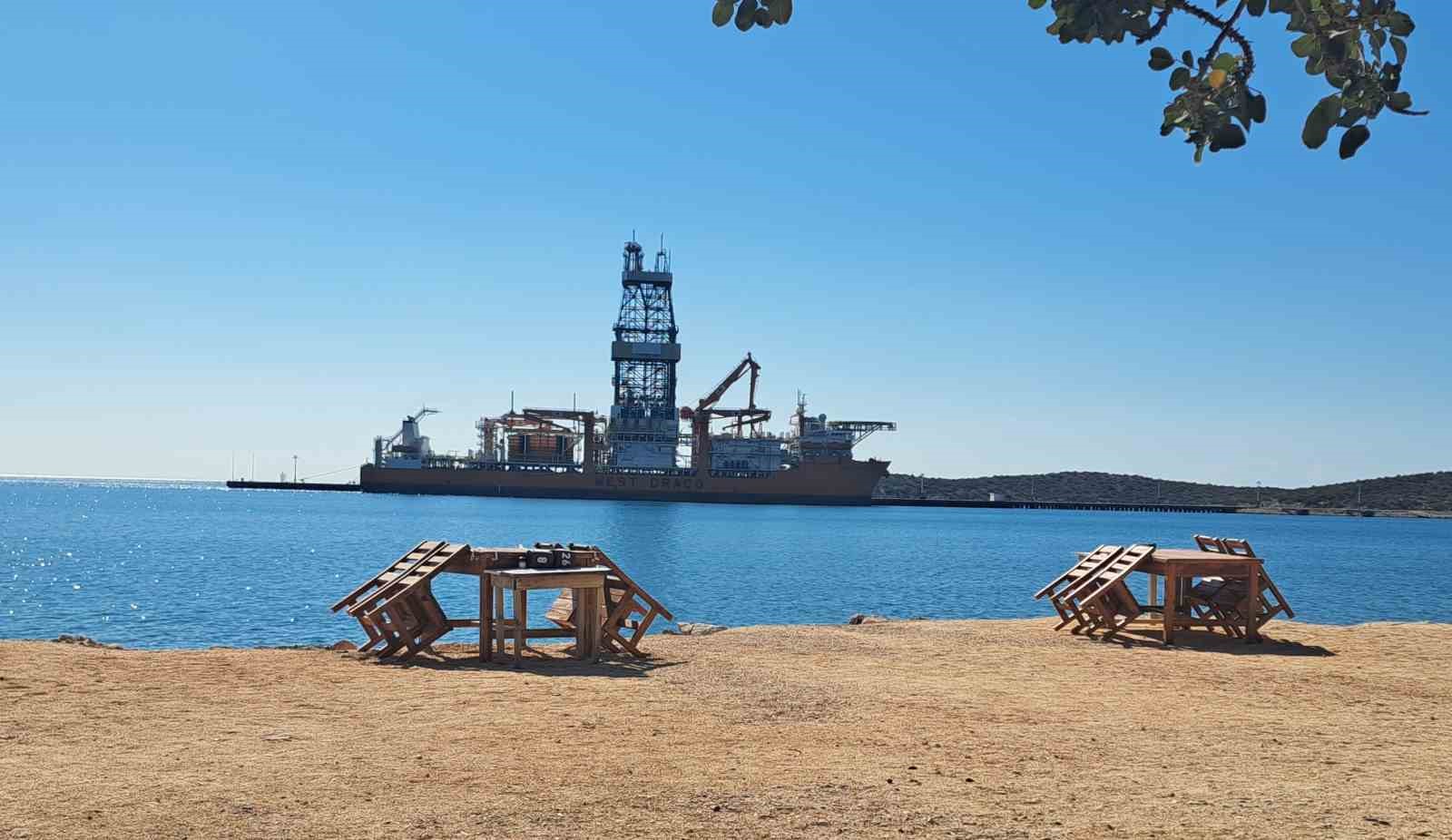 Türkiye’nin 228 metrelik denizdeki yeni gücü: ’West Draco’  limana yanaştı