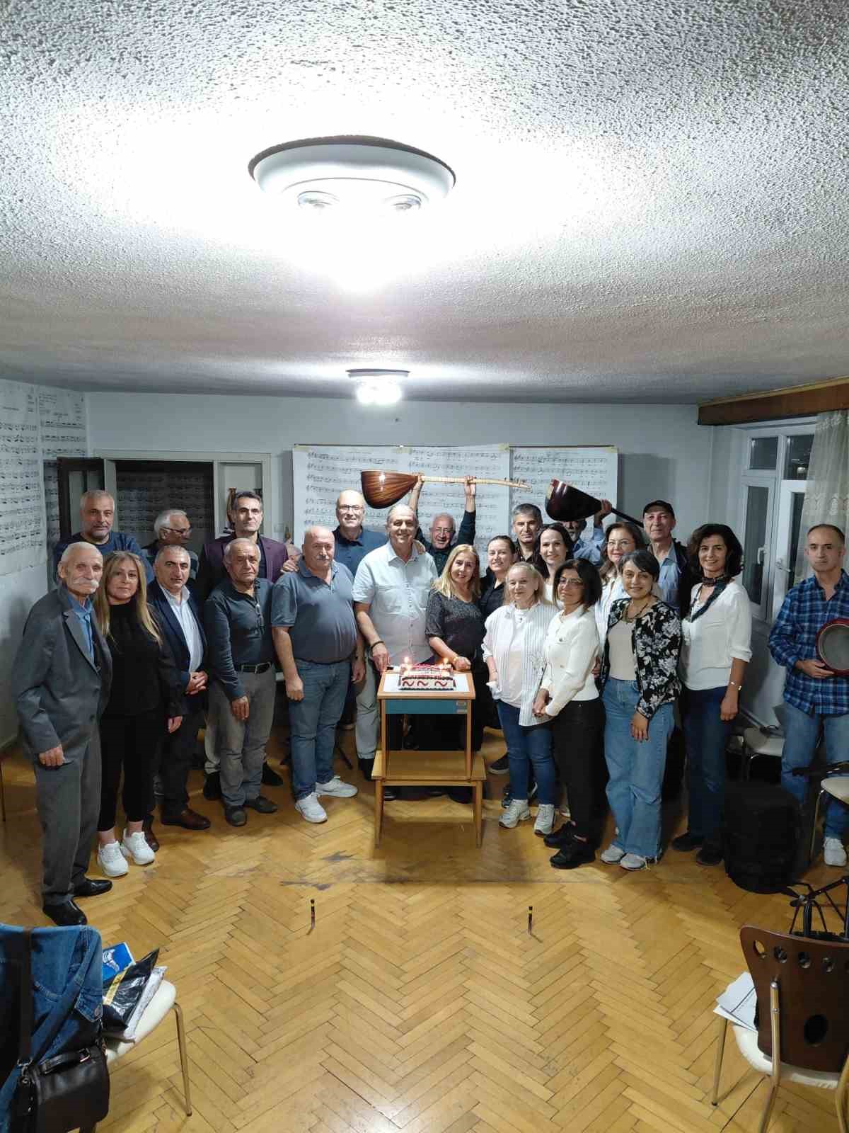 Halk m&uuml;ziği aşıkları G&ouml;kkuşağı Halk M&uuml;ziği Korosu&rsquo;nda bir araya geldi
