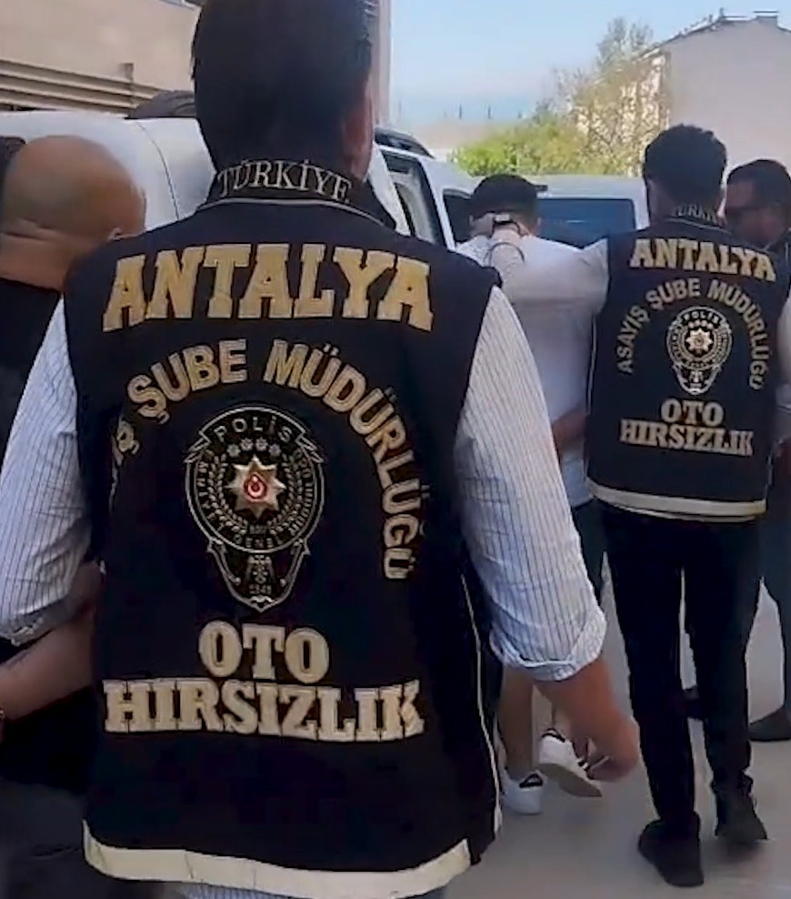 Antalya&rsquo;da &rsquo;change&rsquo; ara&ccedil; operasyonu: Emniyet 5 ay boyunca izlerini s&uuml;rd&uuml;
