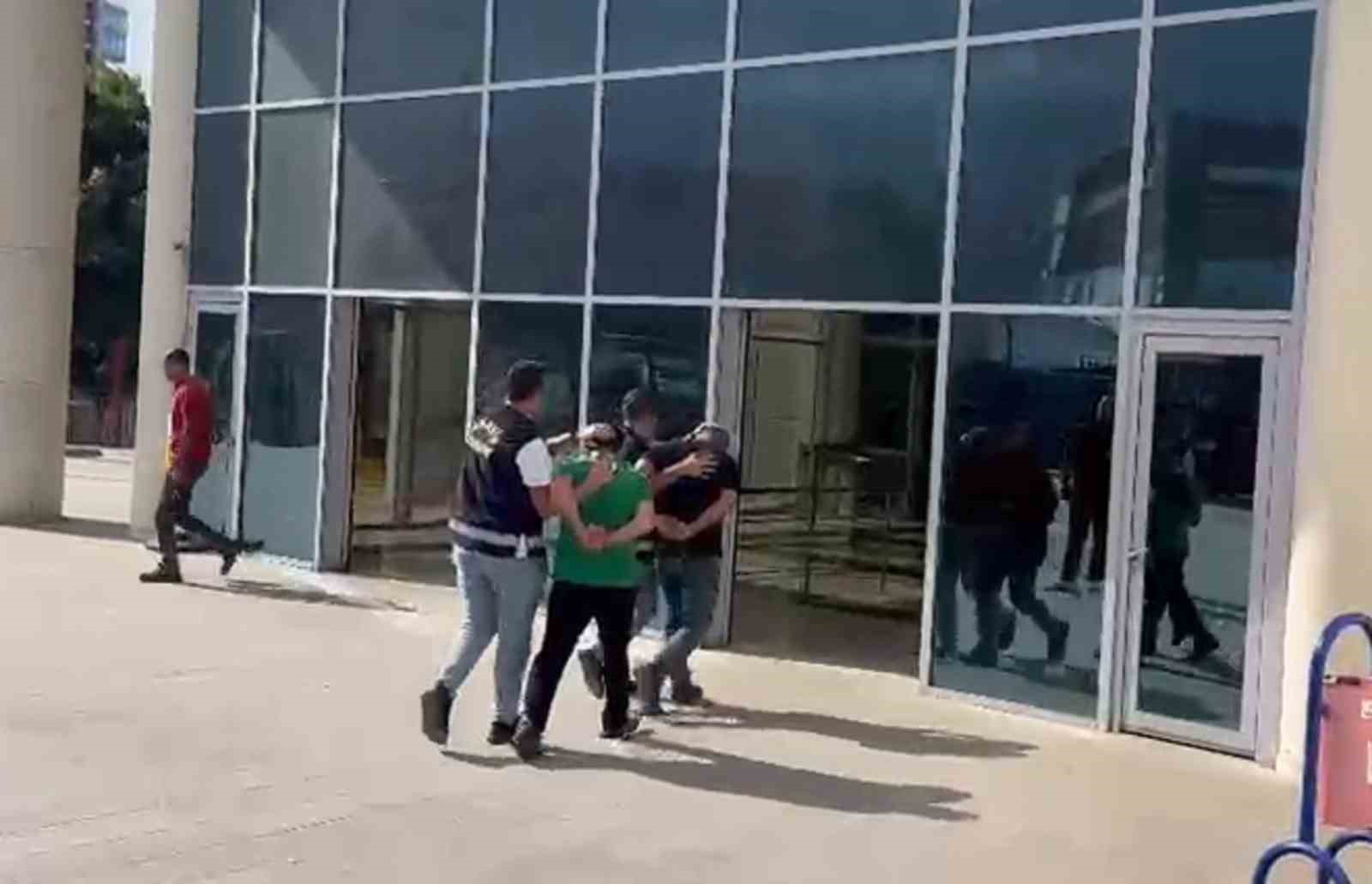 İskenderun&rsquo;da hapis cezasıyla aranan 2 şahıs yakalandı
