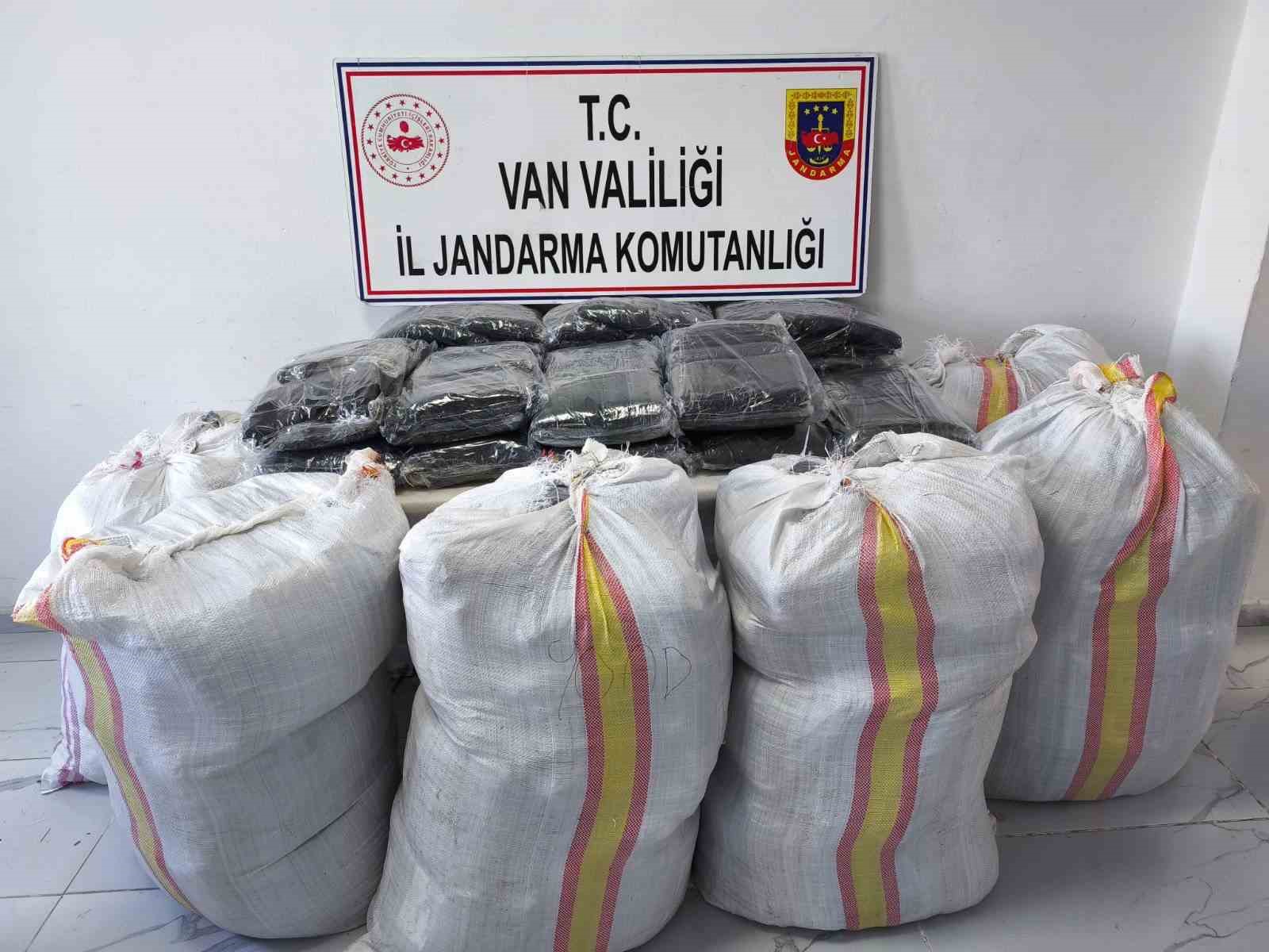Van’da 1.1 milyon TL değerinde kaçak malzeme ele geçirildi
