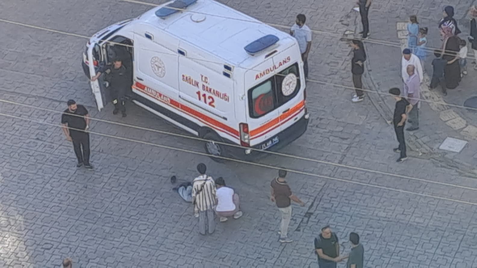 Şişe üzerinden geçti, dengesini kaybederek düşüp yaralandı
