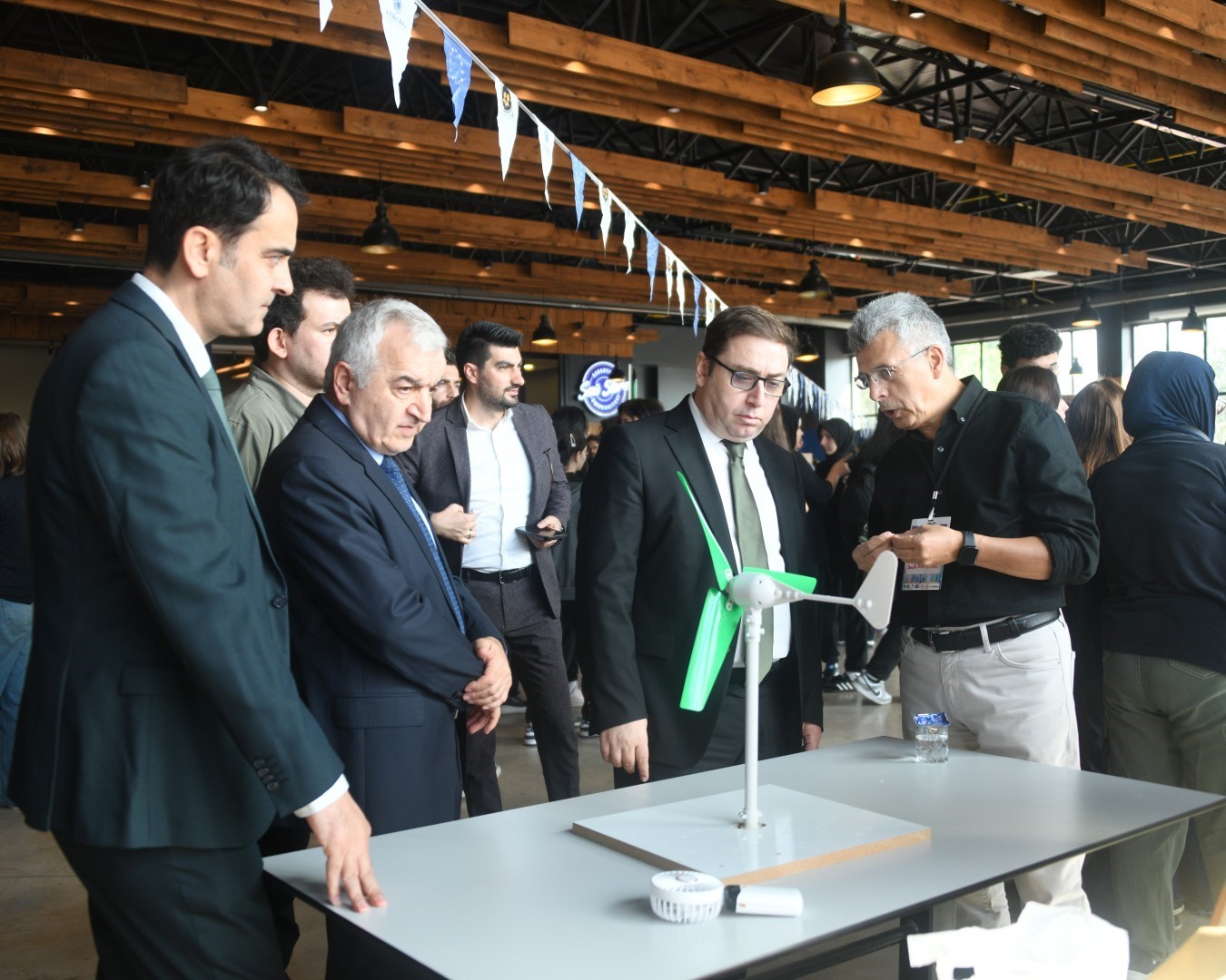 Ortaokul ve lise &ouml;ğrencileri SA&Uuml;&rsquo;de deneylerle bilimi keşfetti
