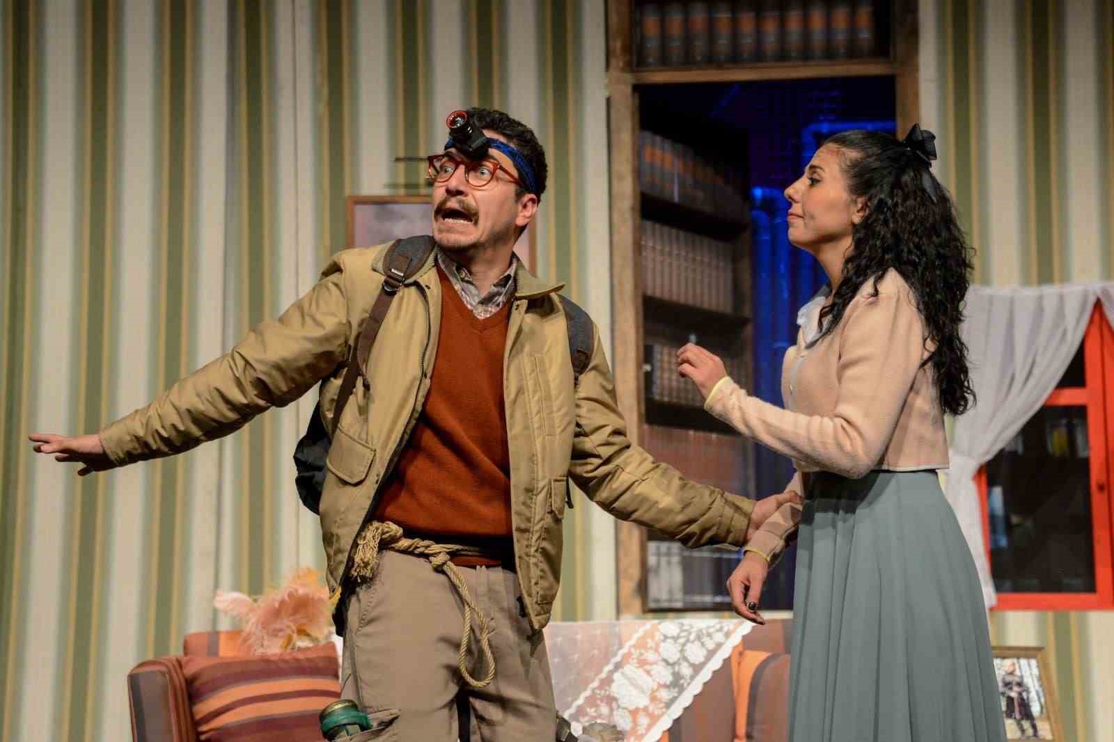 Sivas Devlet Tiyatrosu yeni sezonda perdelerini komedi oyunuyla aralayacak
