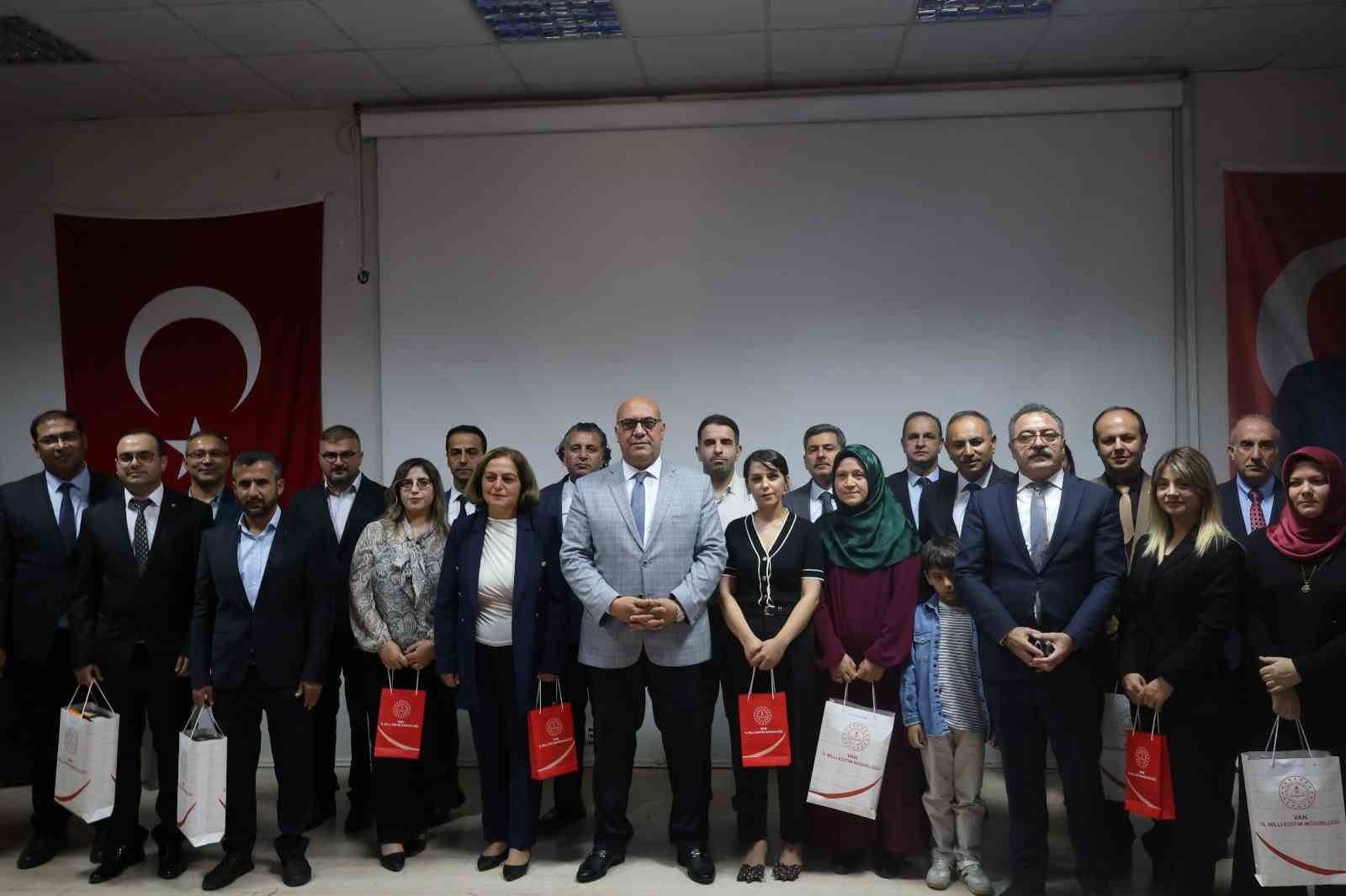 Van’da "Eğitimde İyi Örnekler" ödülleri sahiplerini buldu