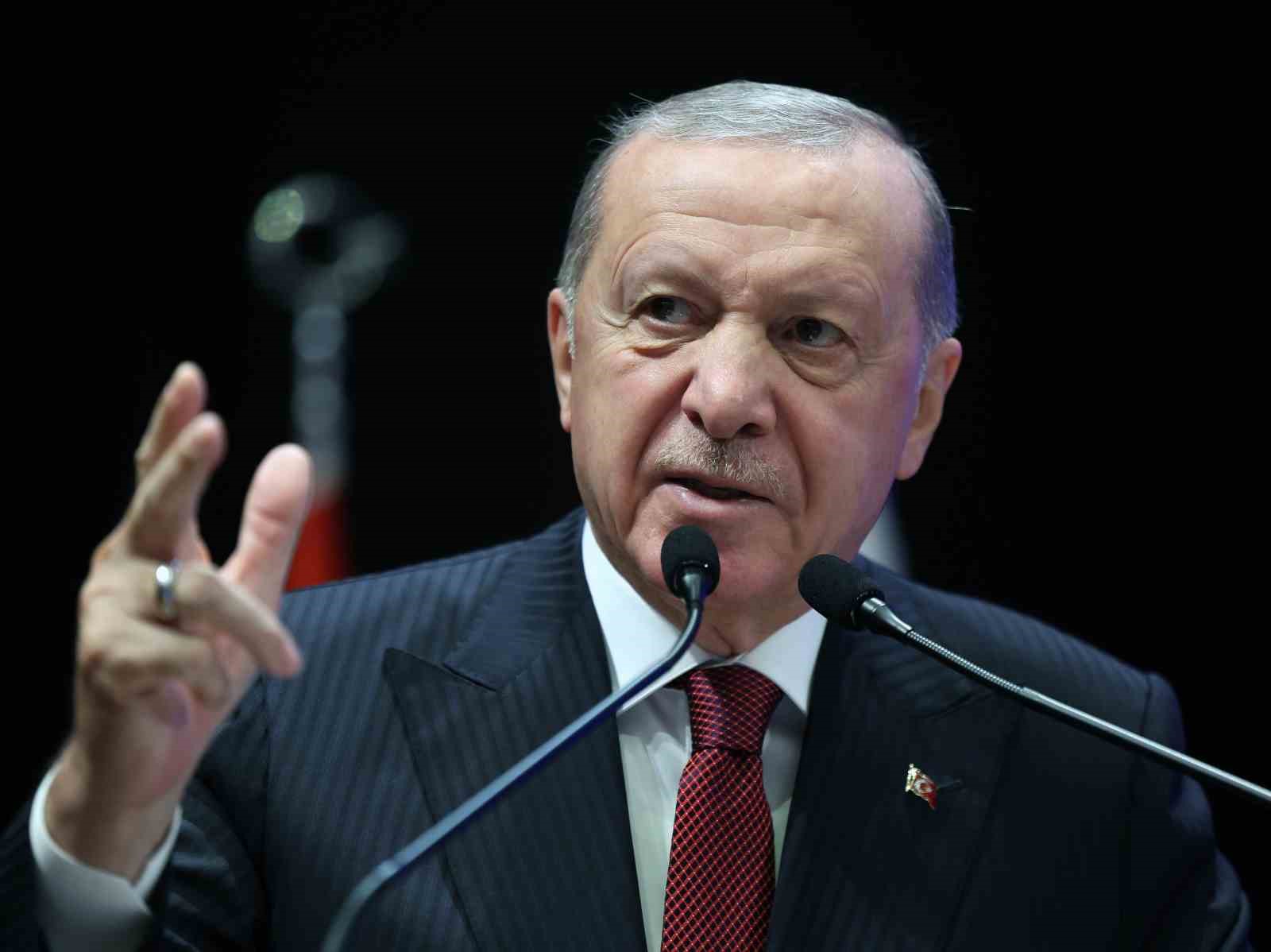 Cumhurbaşkanı Recep Tayyip Erdoğan: "Belediyeleri hısım akraba çiftliğine çeviren haramilerin baskılarına teslim olmak istemeyenlere kapımız açıktır."