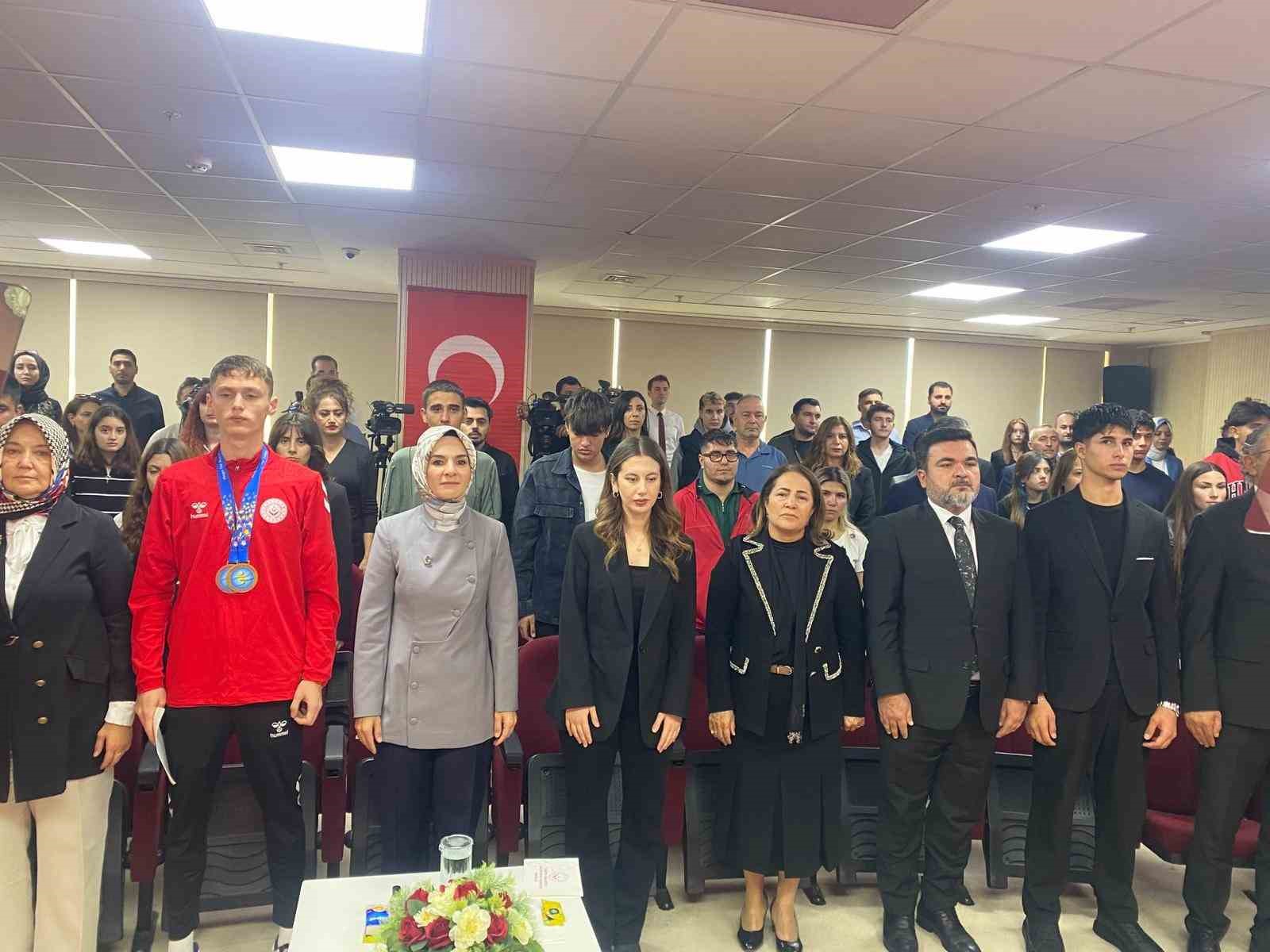 Devlet korumasındaki 742 genç kamu kurumlarına atandı