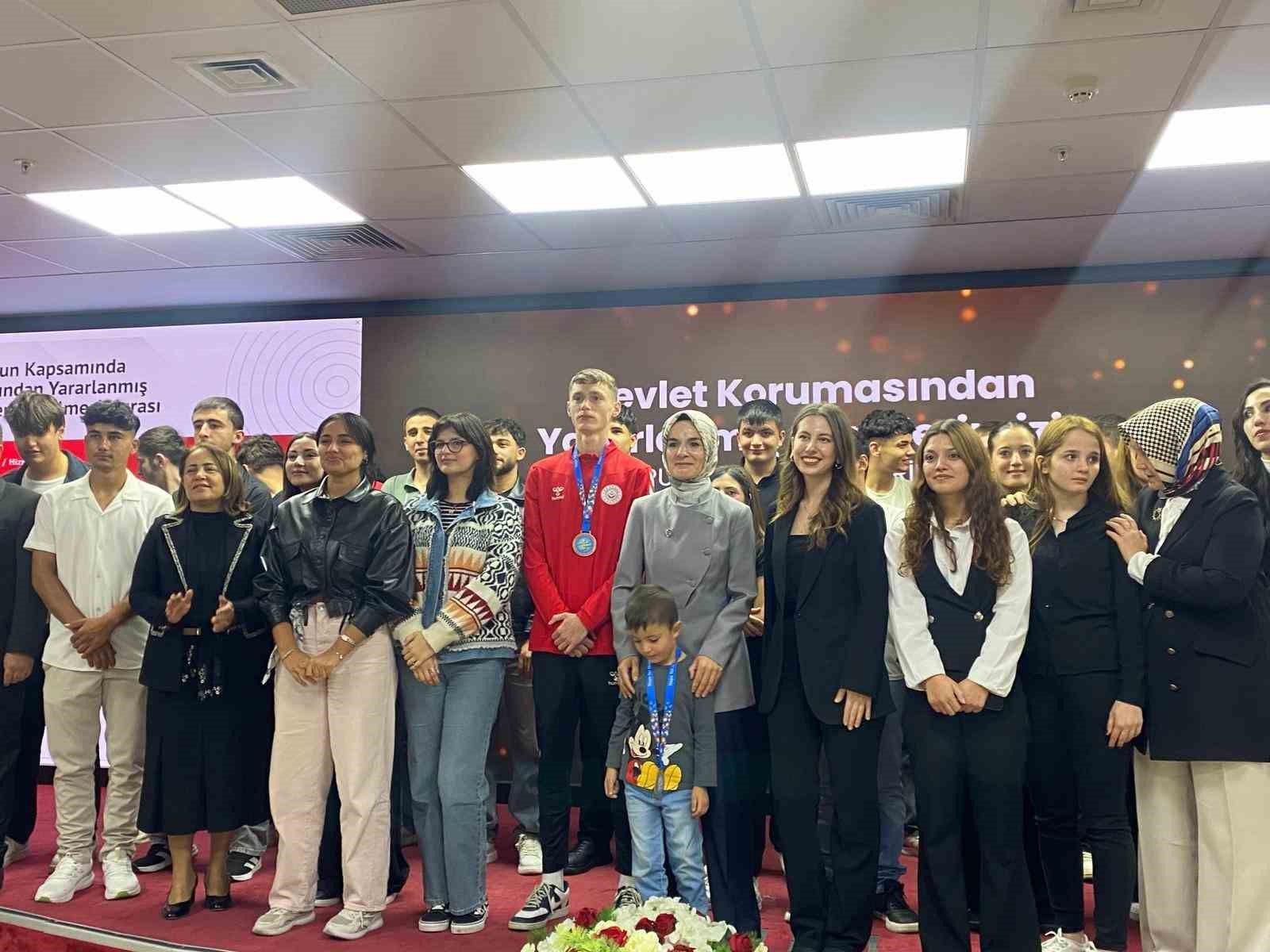 Devlet korumasındaki 742 gen&ccedil; kamu kurumlarına atandı
