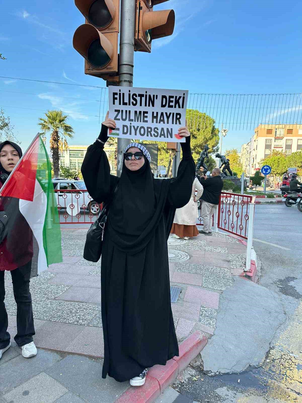 Somalılardan İsrail&rsquo;e kornalı tepki
