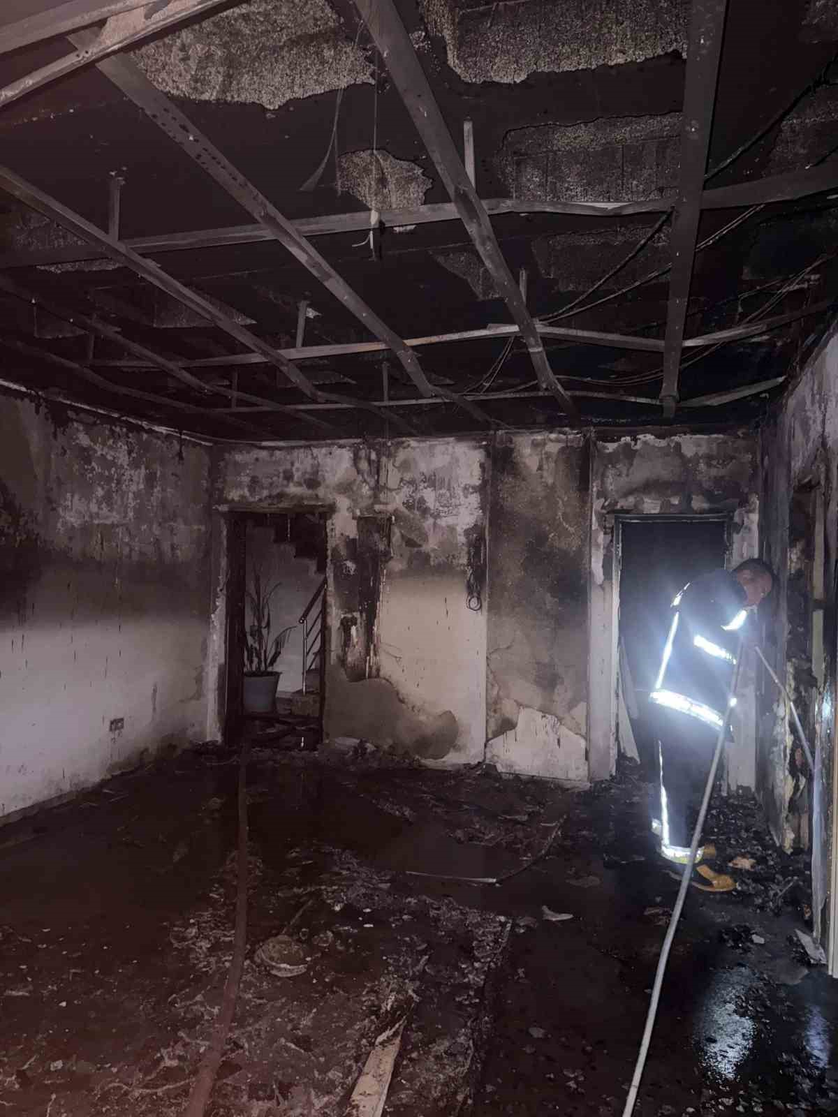 Alanya’da 5 katlı sitenin sauna ve hamam kısmında çıkan yangın büyümeden söndürüldü