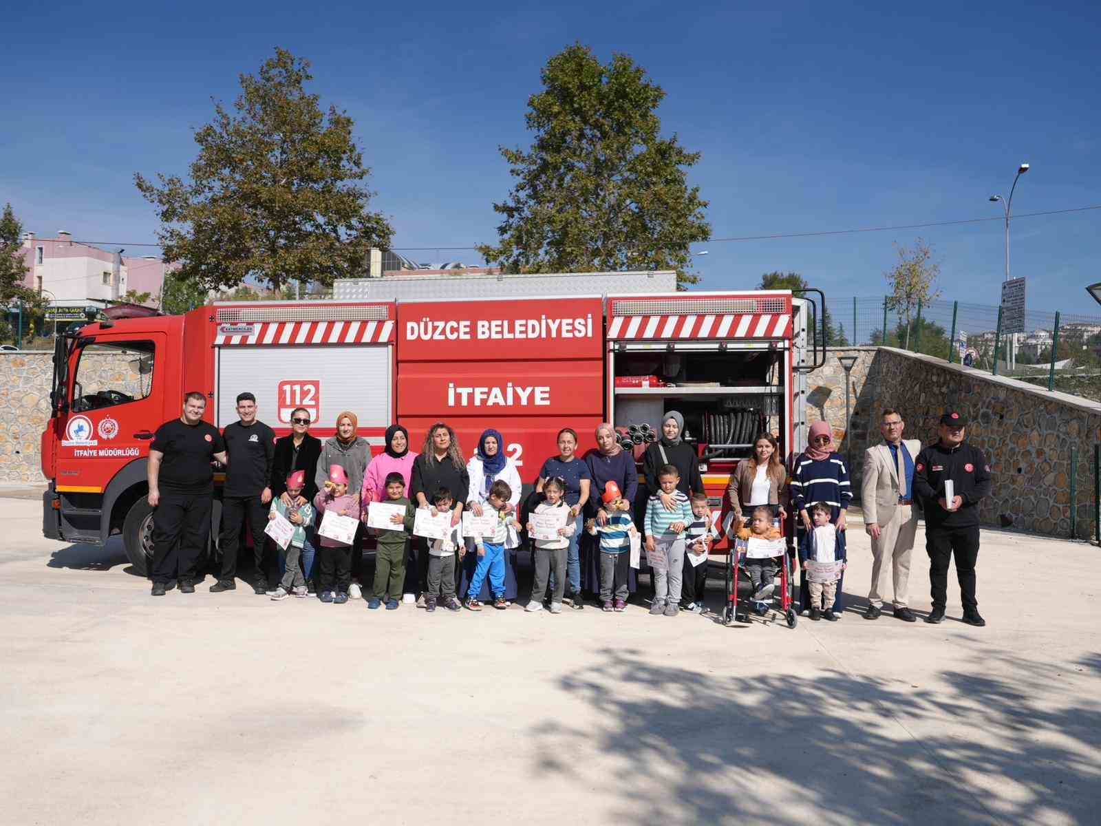 Yüzlerindeki tebessüm dünyaya bedel