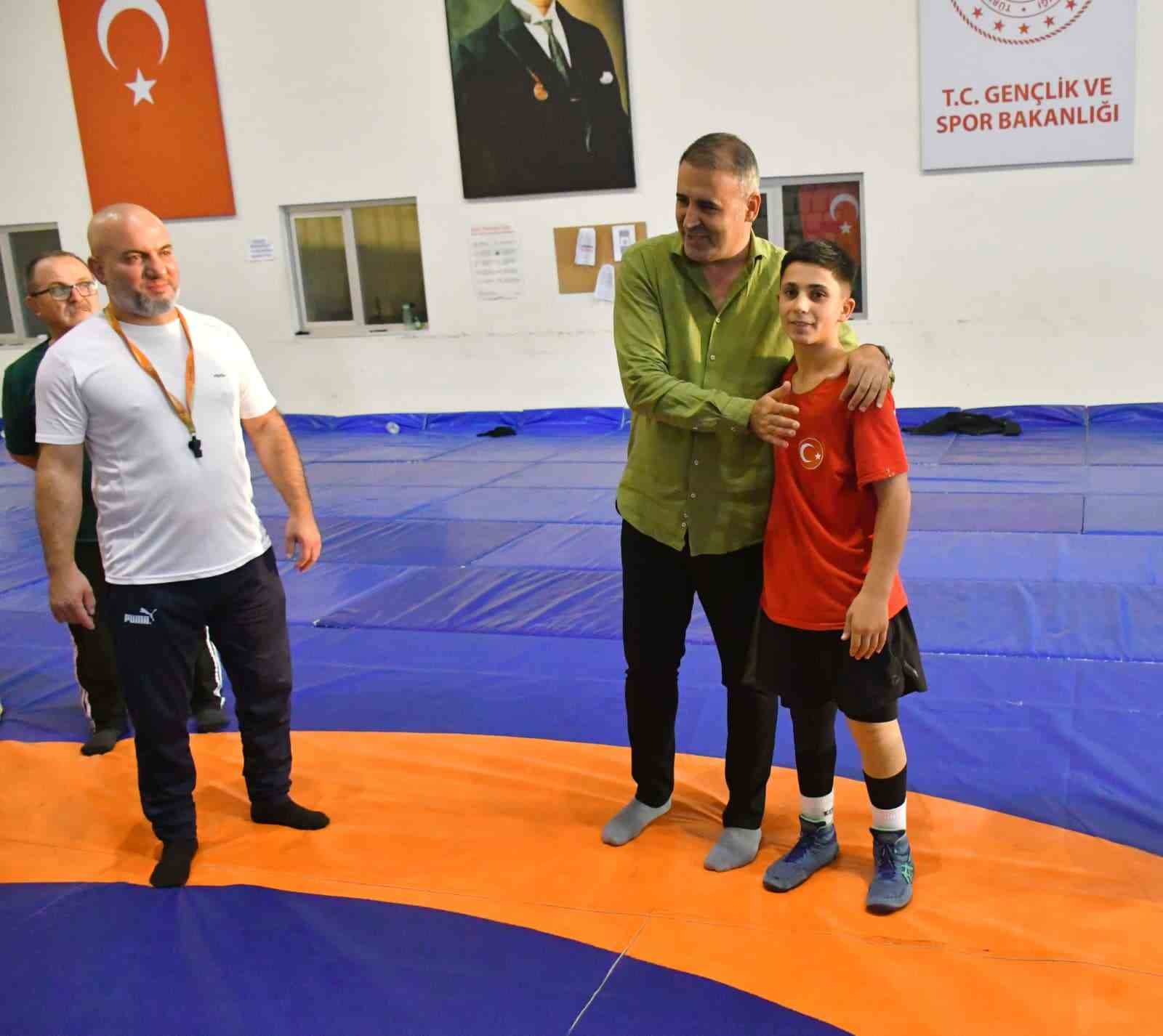 Yunusemreli güreşçi milli takım kampına davet edildi