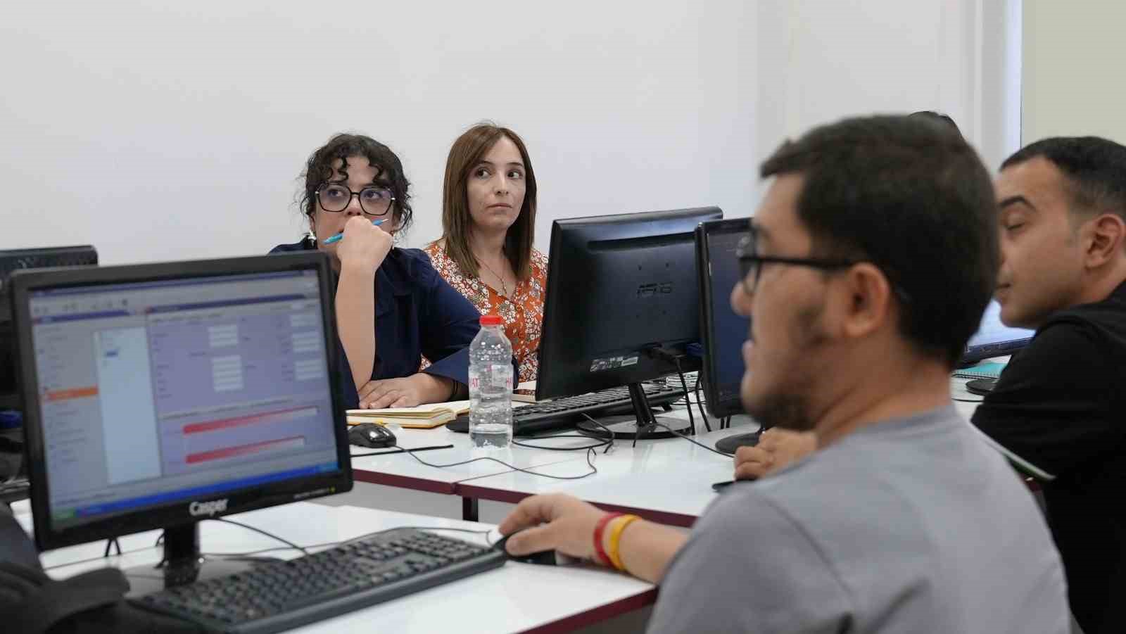 Elazığ&rsquo;da meslek eğitim kurslarına yoğun ilgi
