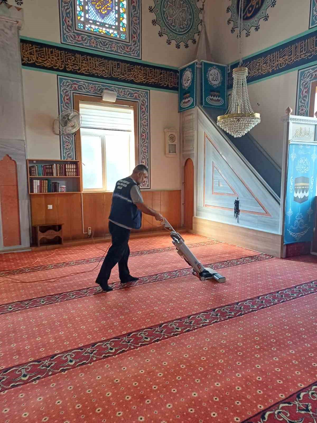 Ankara&rsquo;da camiler ferah ve hijyenik ortam i&ccedil;in tek tek temizleniyor
