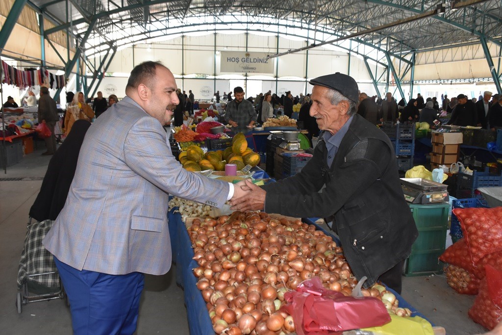 Başkan Hamamcı&rsquo;dan pazar ziyareti
