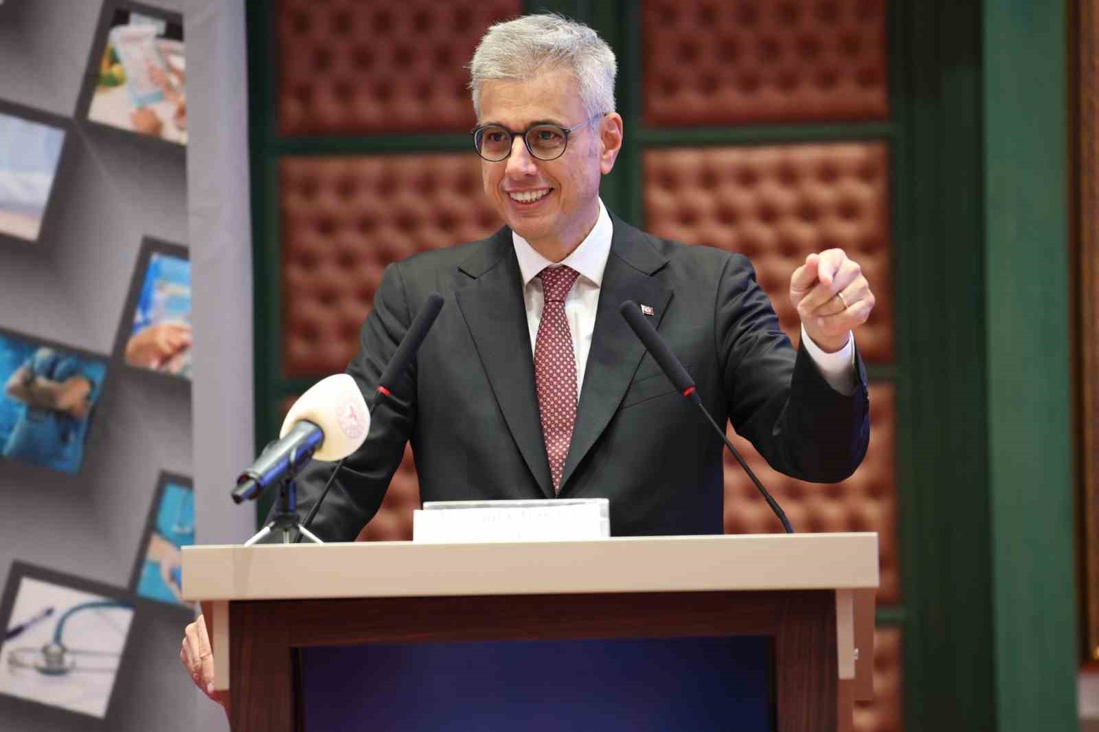 Sağlık Bakanı Memişoğlu "Sağlıkta Z-İnovasyon Zirvesi"nde gen&ccedil;lerle buluştu
