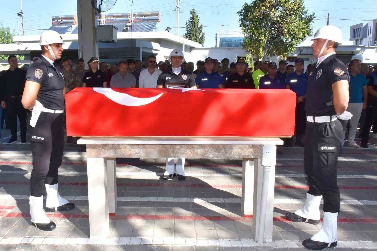 Kalp krizinden hayatını kaybeden polis memuru son yolculuğuna uğurlandı
