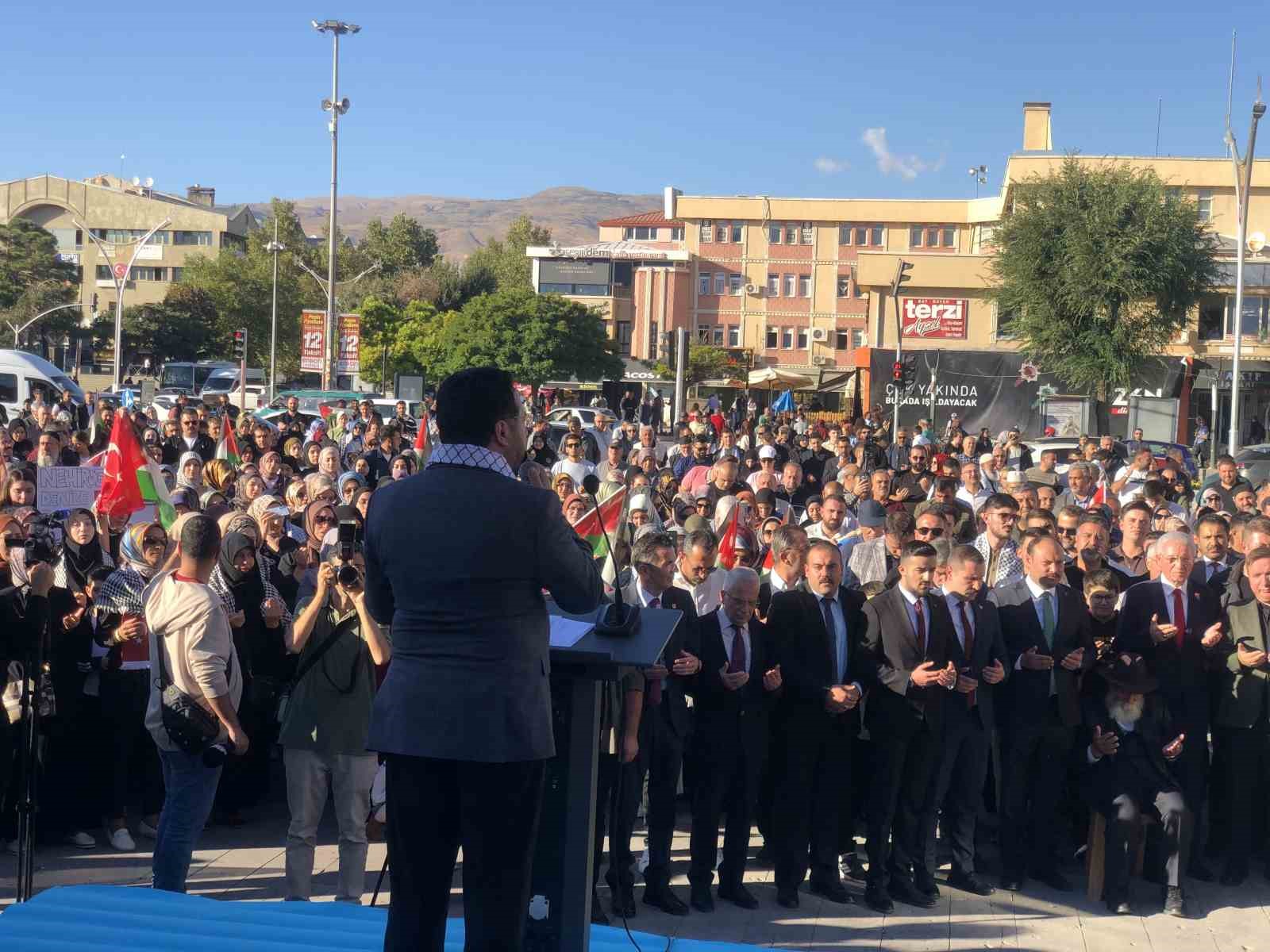 Erzincan’da, İsrail’in saldırdığı Küresel Sumud Filosu’na destek