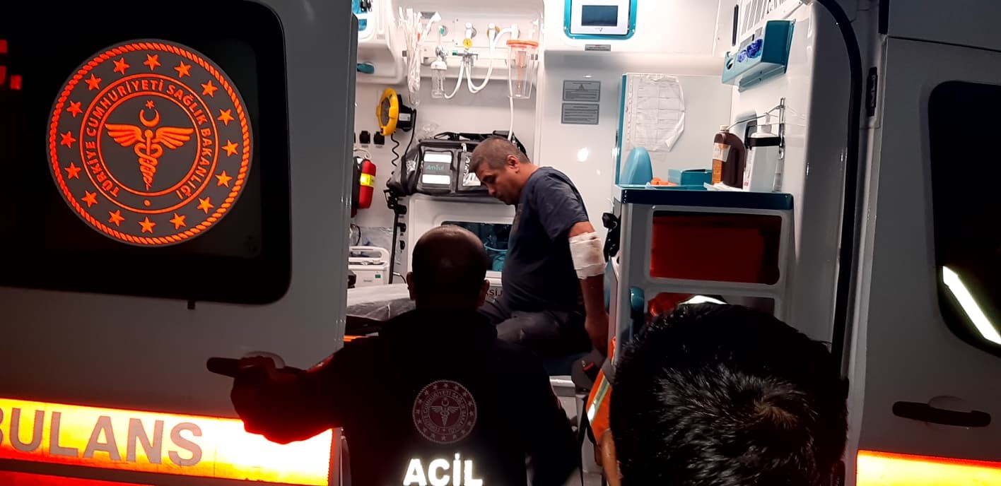 Mudurnu’da motosiklet ile hafif ticari araç çarpıştı: 1 yaralı