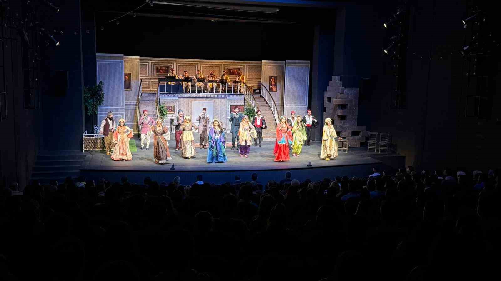 "21. Orhan Asena Yerli Oyunlar Tiyatro Festivali", "Aşkın Sen Hali" oyunuyla başladı
