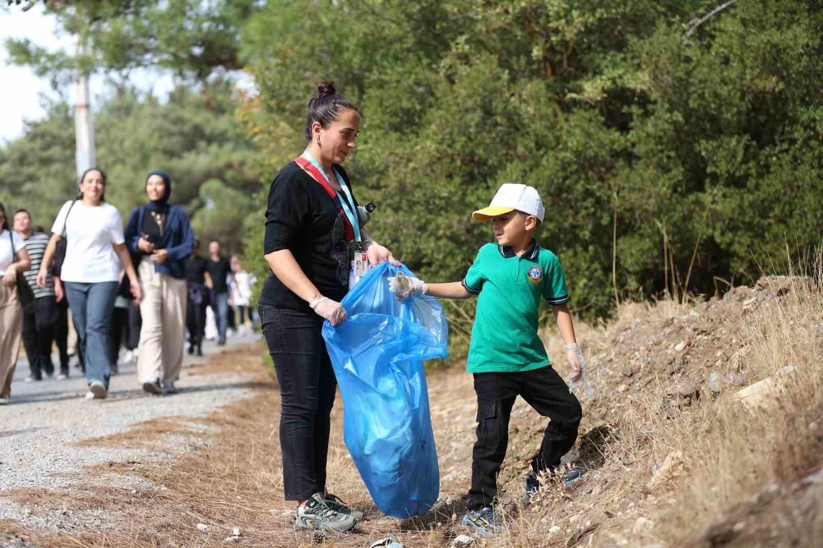 İzmir&rsquo;de sağlık i&ccedil;in doğa y&uuml;r&uuml;y&uuml;ş&uuml;
