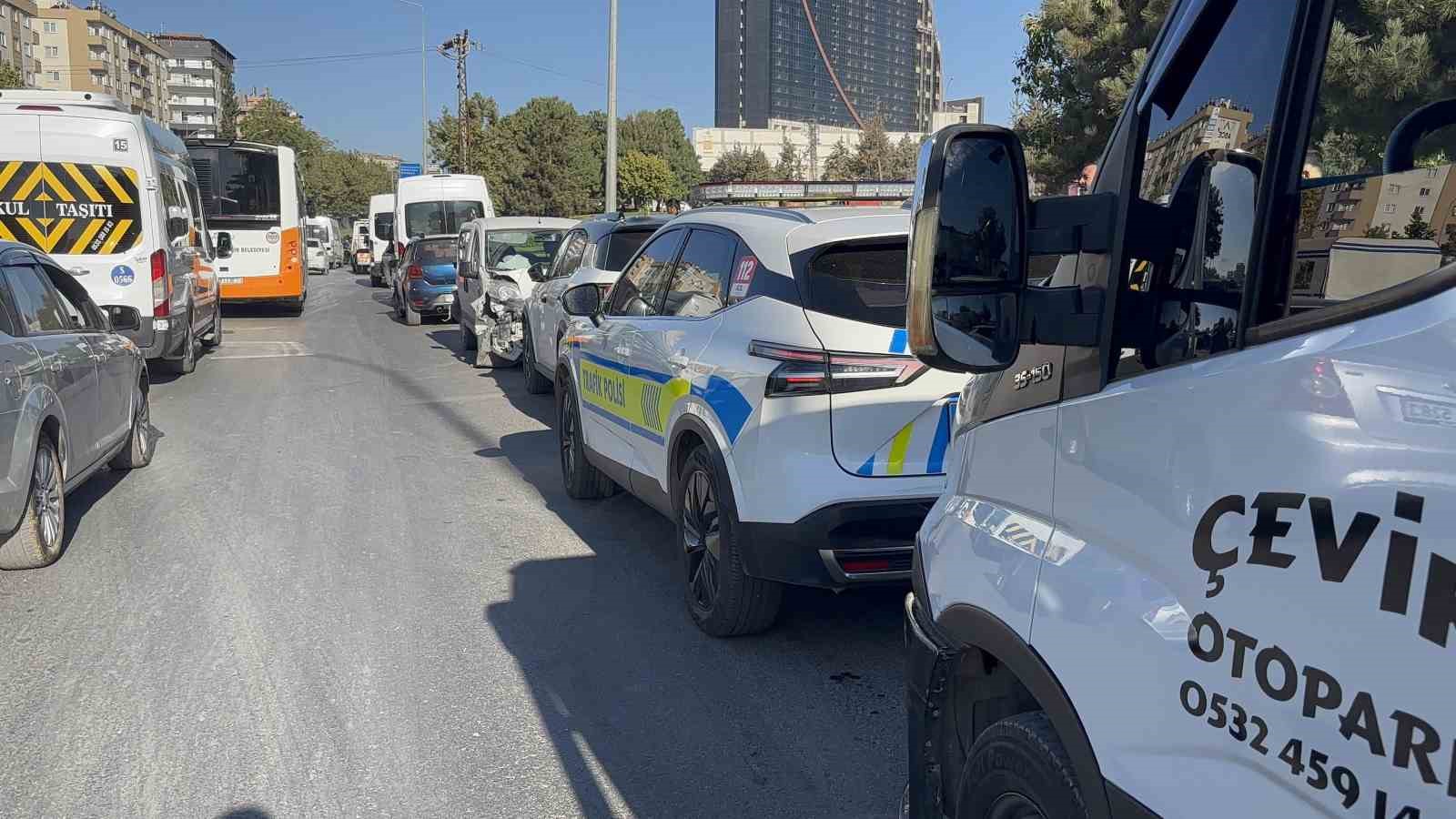 Gaziantep’te 4 aracın karıştığı zincirleme kazada 7 kişi yaralandı
