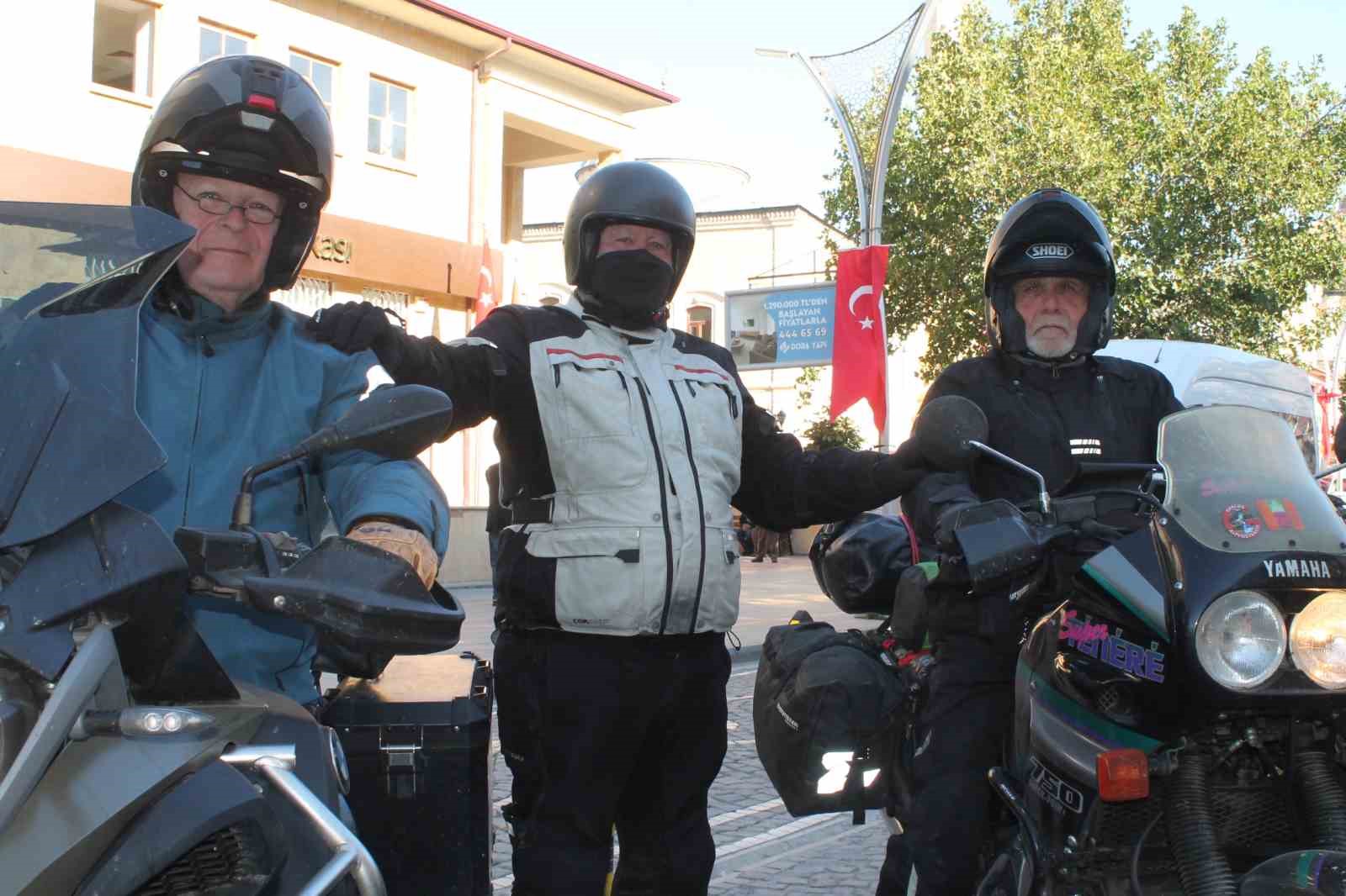 Alp Dağları’ndan Bayburt ovalarına: İsviçreli motorcular Bayburt’u çok sevdi