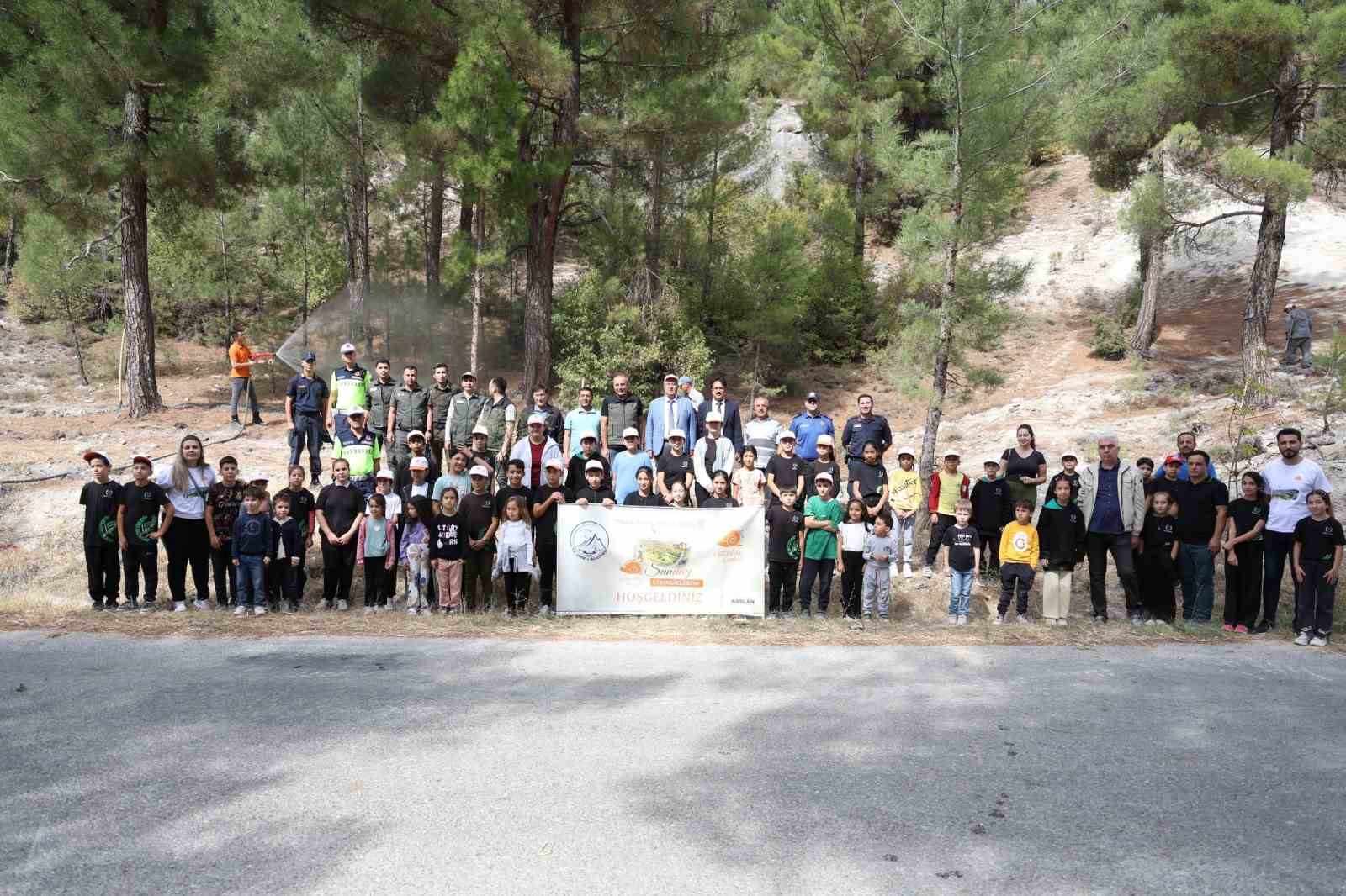 Sakin şehir &Ccedil;ameli&rsquo;nin minik elleri doğaya b&uuml;y&uuml;k nefes verdi
