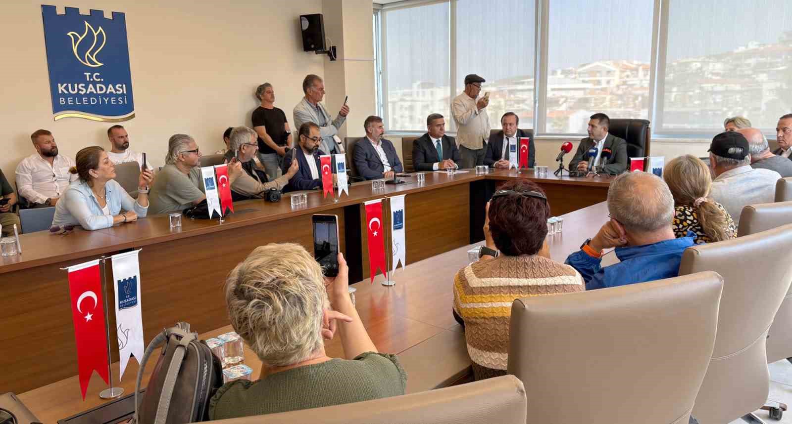 Başkan G&uuml;nel: "Kuşadası Belediyesi&rsquo;nin hizmet etmesini kimse engelleyemez"
