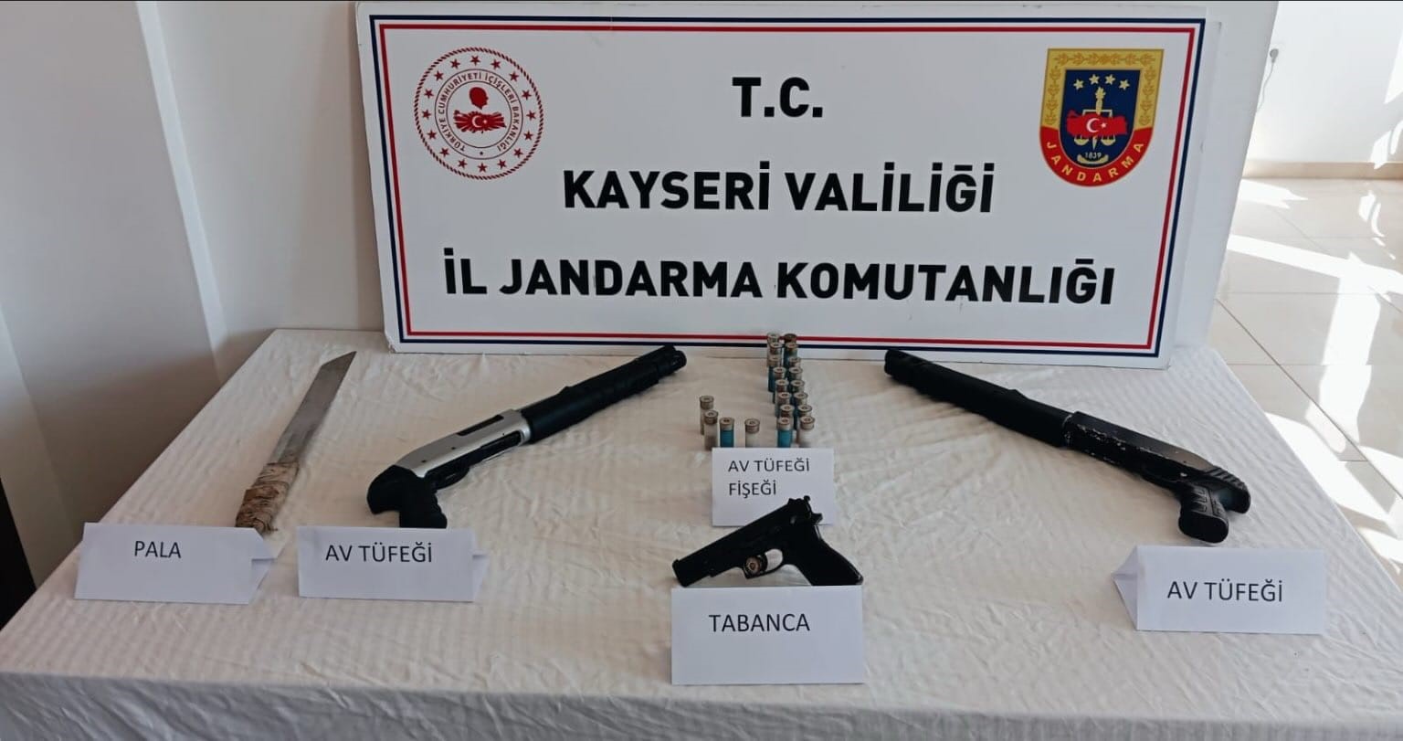 Zahir tacirleri jandarmadan kaçamadı