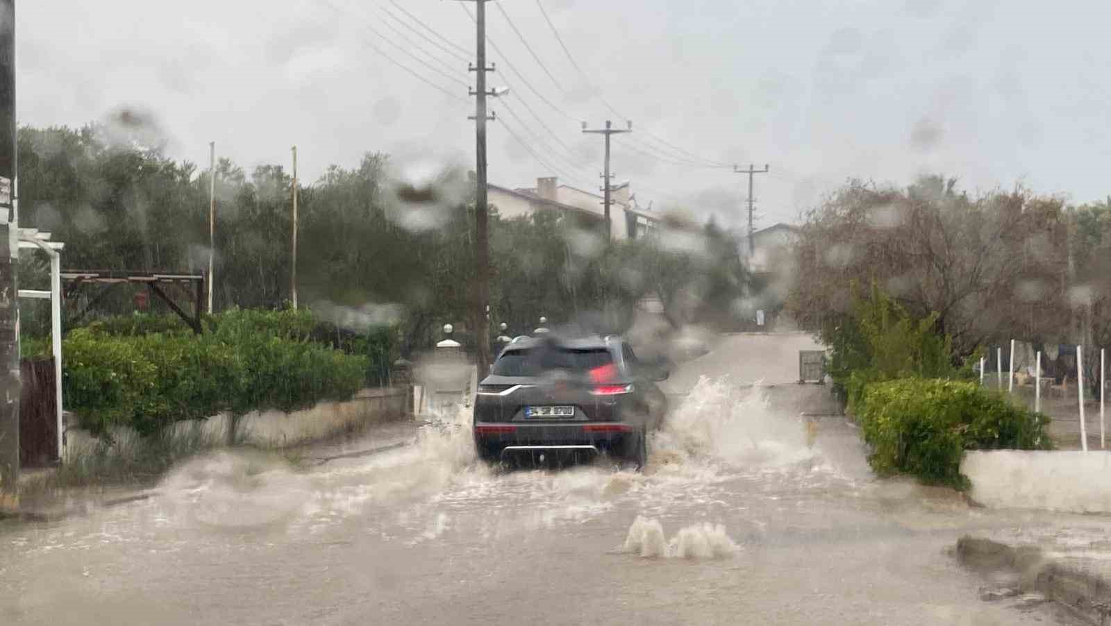 Ayvalık yağışa teslim