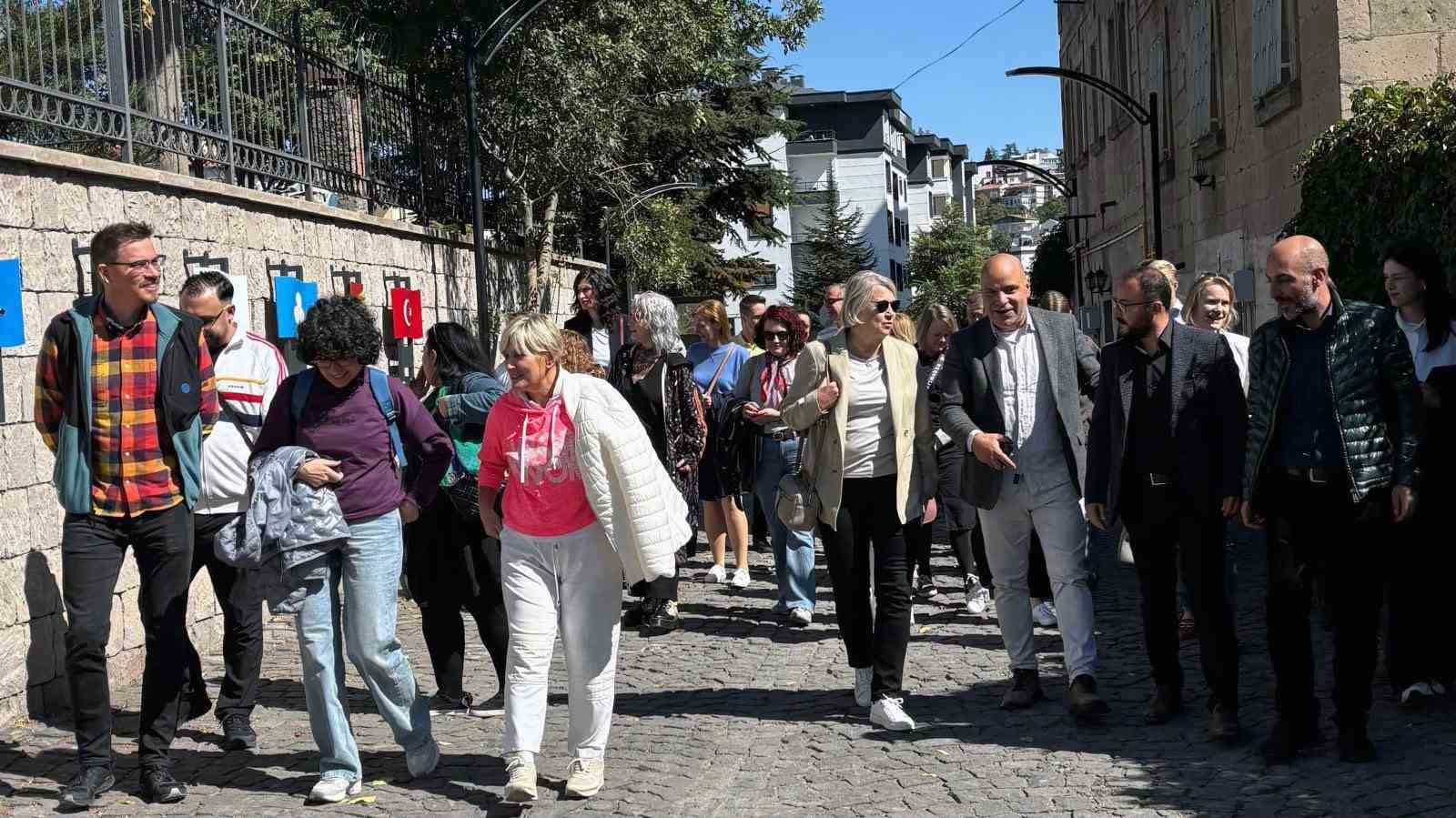 Talas’ta Finlandiya heyetine tarihi gezi