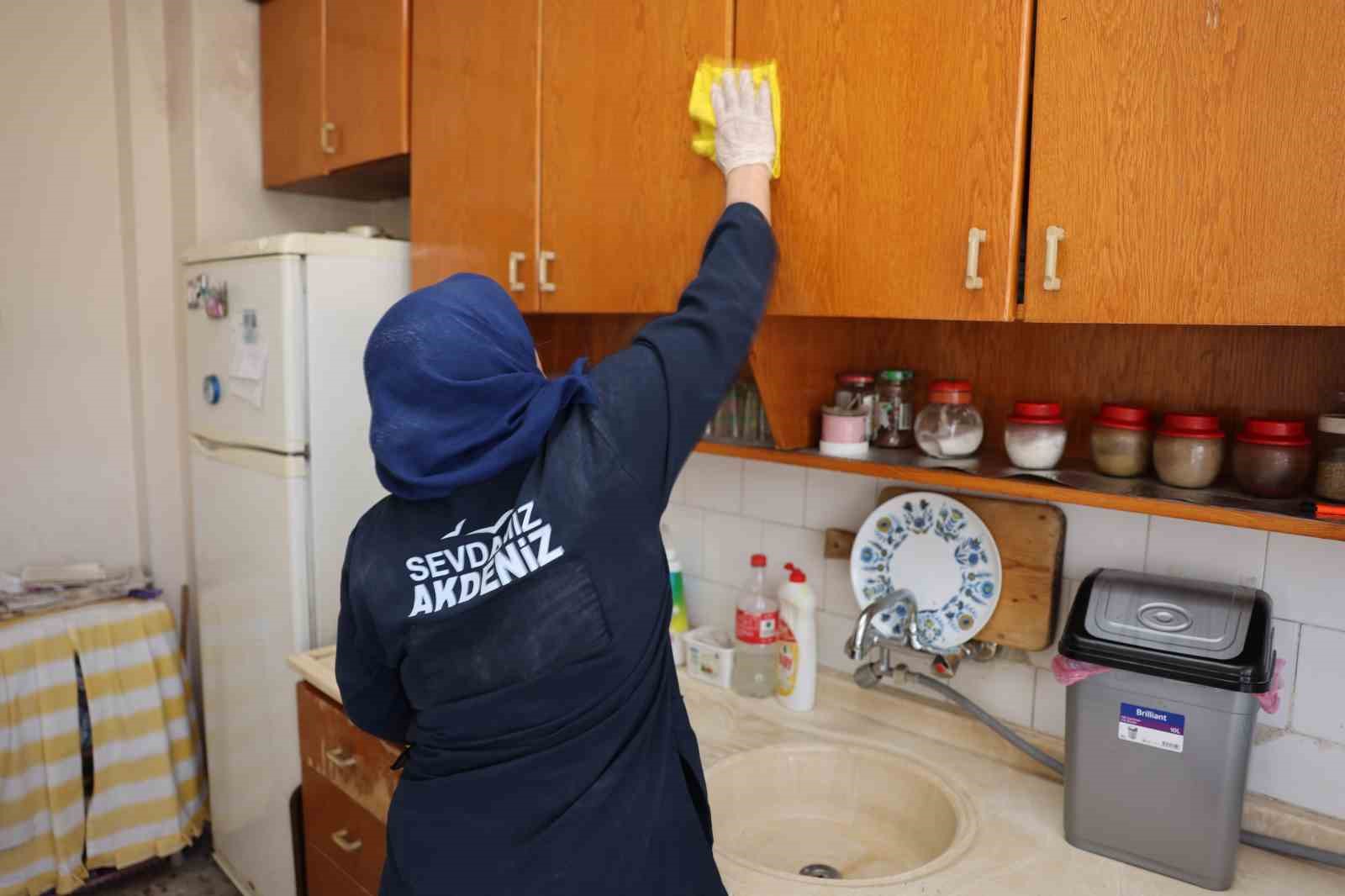 Akdeniz Belediyesinden binlerce haneye temizlik ve bakım desteği