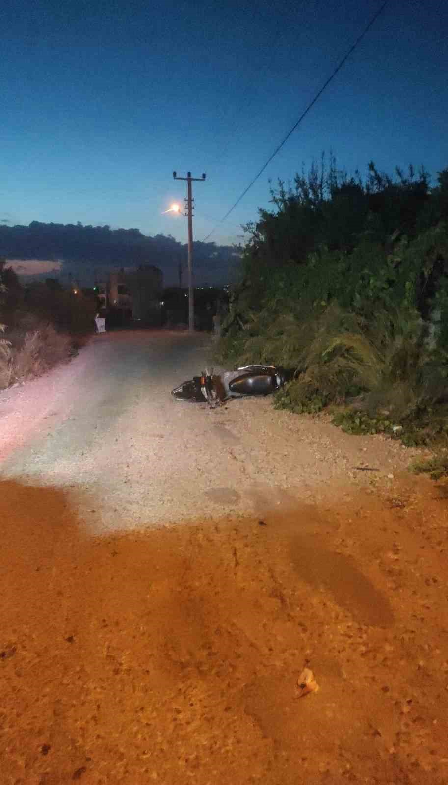Manavgat&rsquo;ta devrilen motosikletin 11 yaşındaki s&uuml;r&uuml;c&uuml;s&uuml; yaralandı
