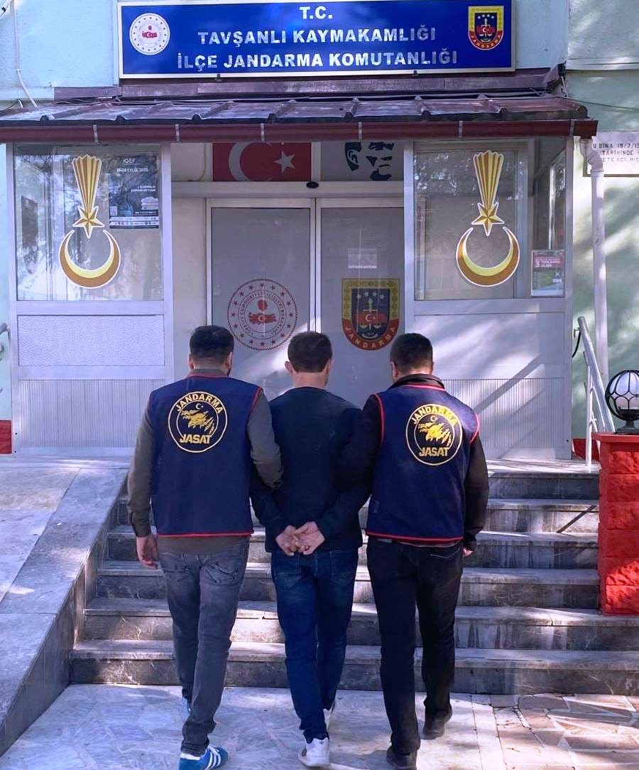 Kütahya’da 11 yıl 5 ay kesinleşmiş hapis cezasıyla aranan şahıs yakalandı