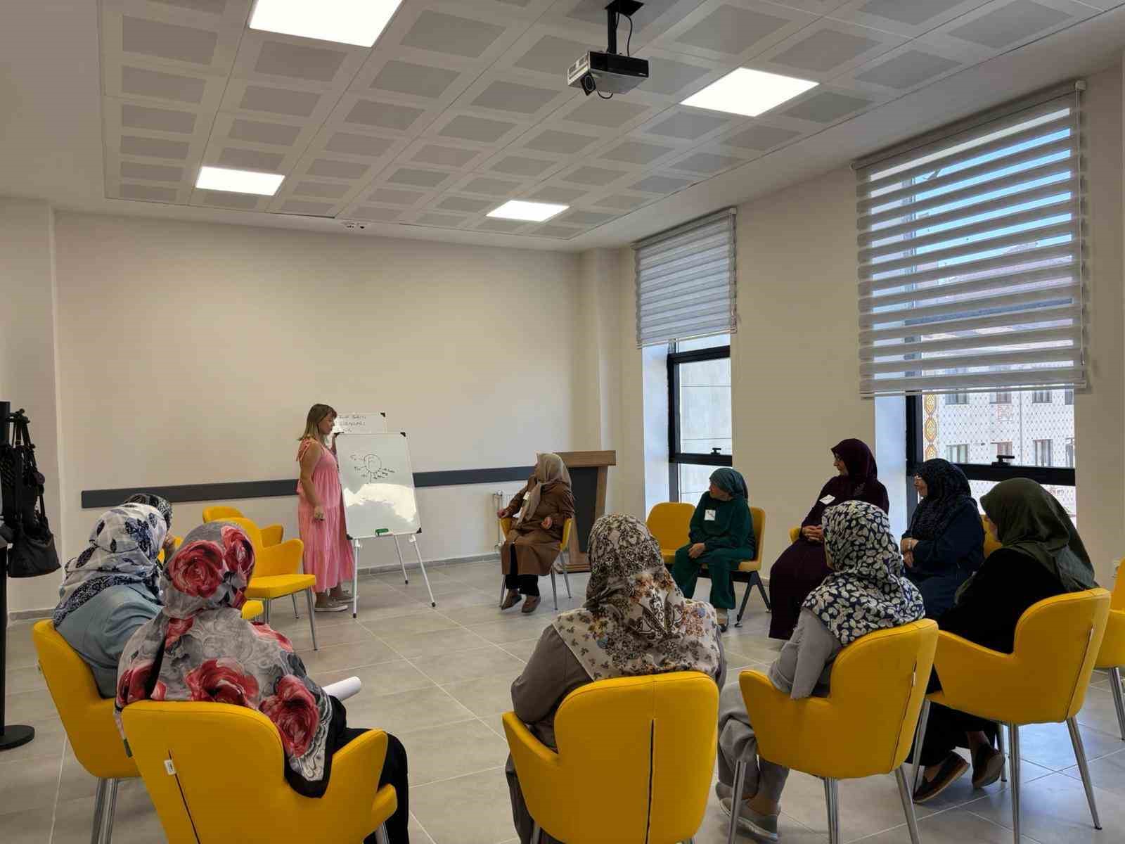 Yaşlıların için düzenlenen Geriatri Atölyeleri sürüyor