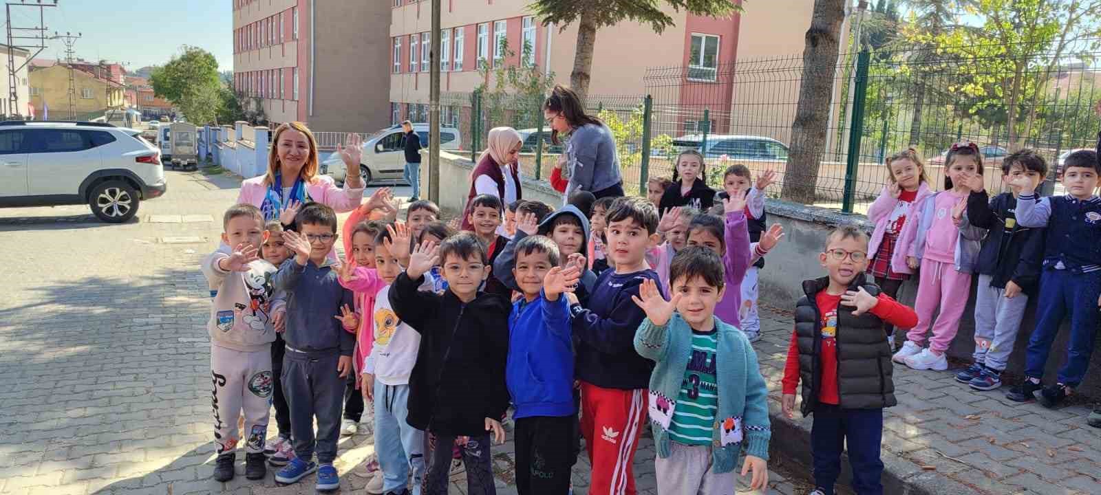 Minik &ouml;ğrenciler hayallerindeki mesleği tanıdı
