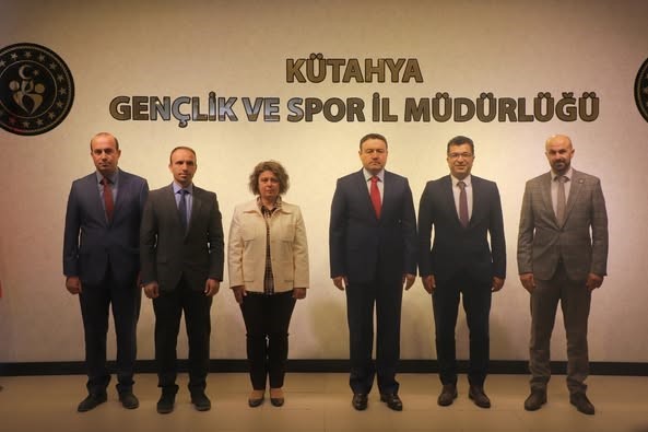 K&uuml;tahya Valisi Işın&rsquo;dan yapımı devam eden ve tamamlanan spor tesislerinde inceleme
