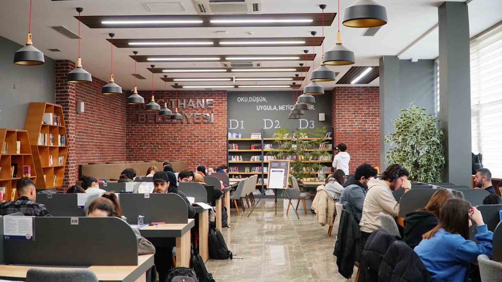 Kağıthane’de millet kıraathaneleri gençlerin eğitim yuvası olmaya devam ediyor