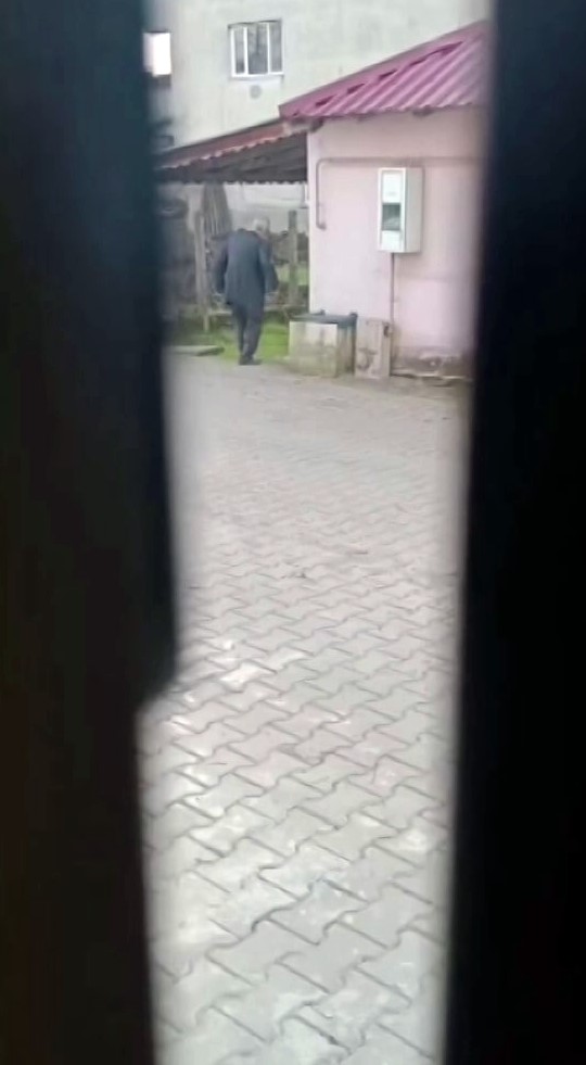 Yaşlı çift komşularının kabusu oldu
