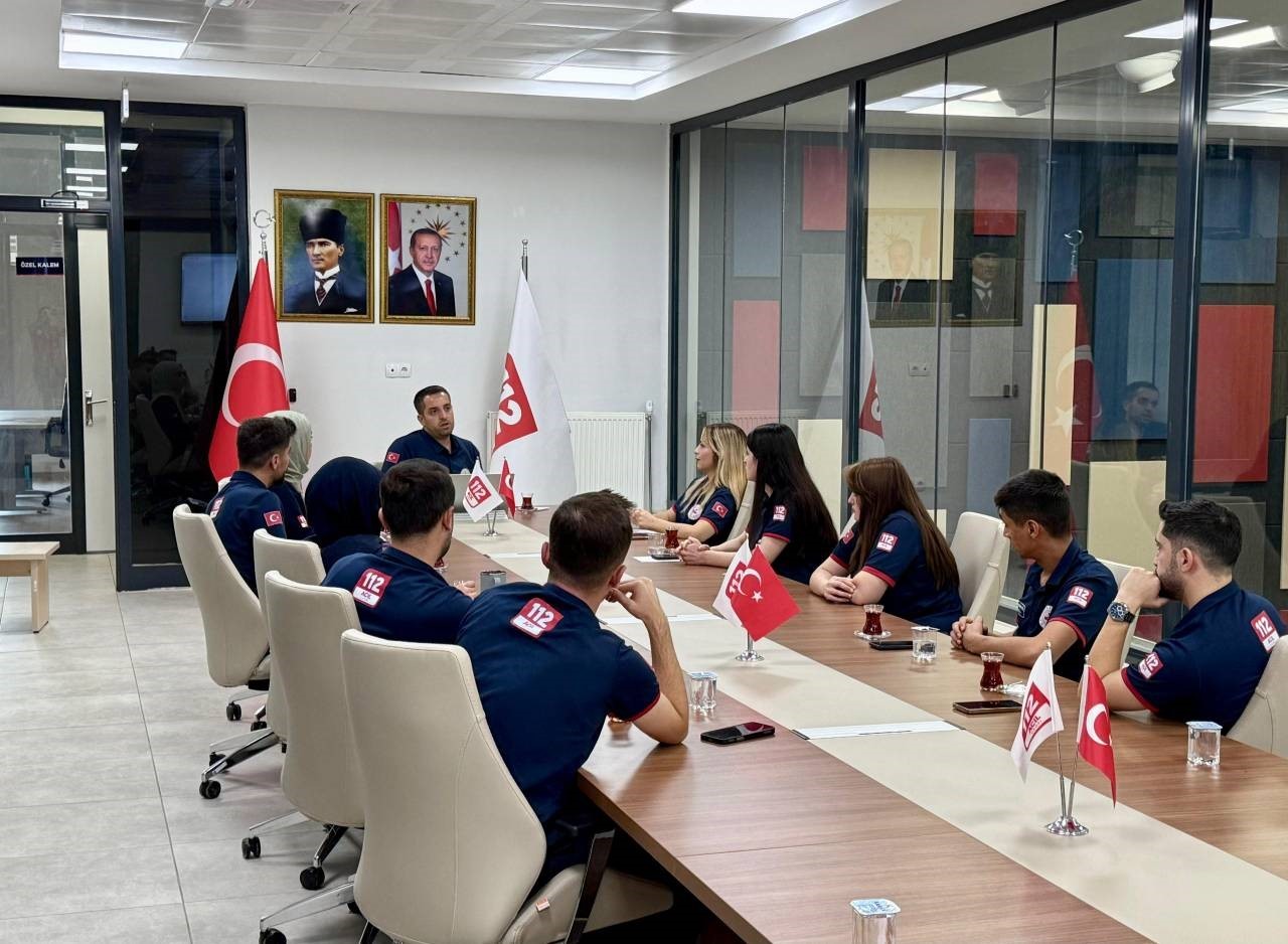 Şırnak 112&rsquo;den sokak hayvanlarına şefkat eli
