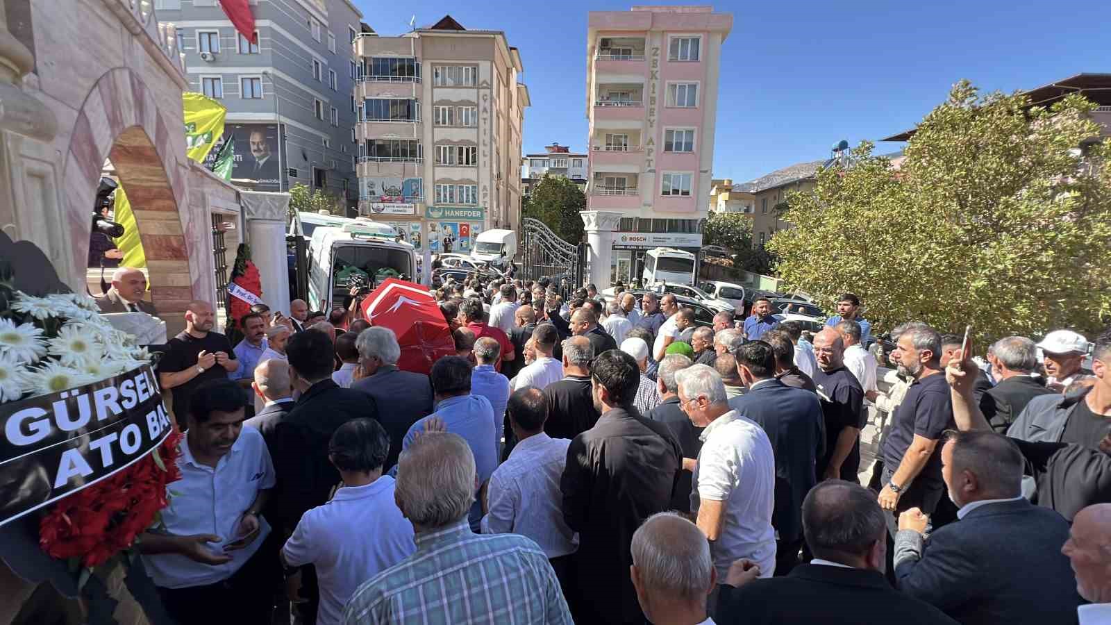 BBP kurucularından Ökkeş Şendiller son yolculuğuna uğurlandı
