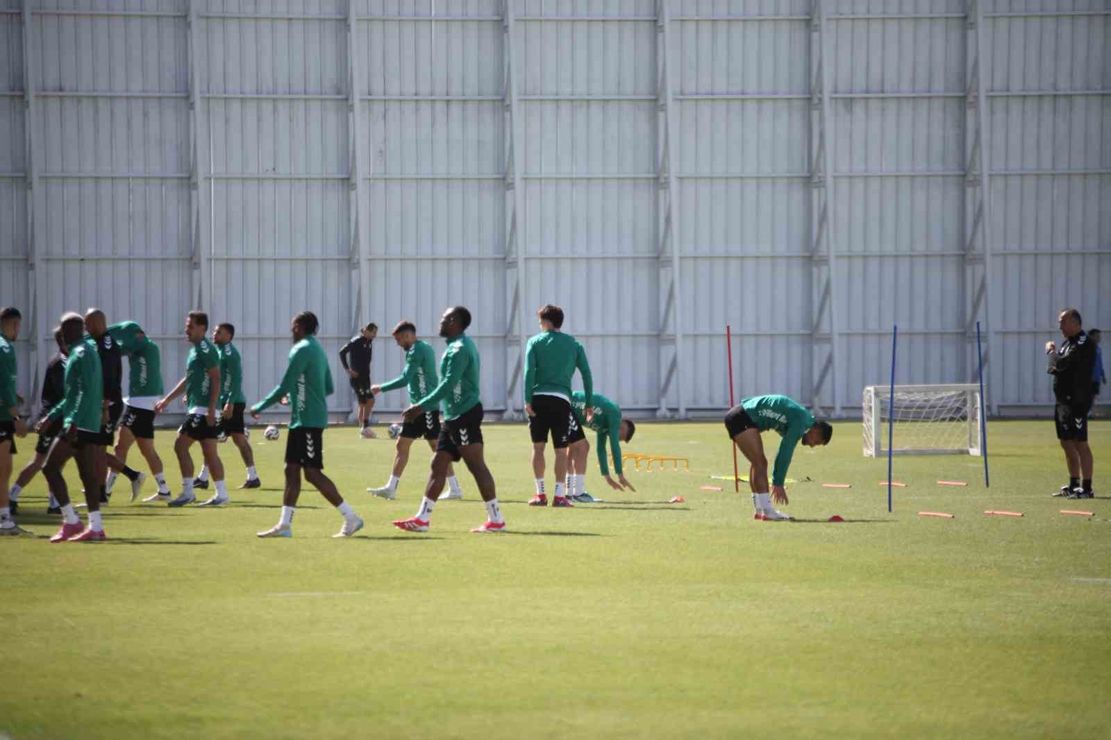 Recep U&ccedil;ar: "Kiminle oynarsak oynayalım kurguladığımız oyunu yansıtmaya &ccedil;alışıyoruz"
